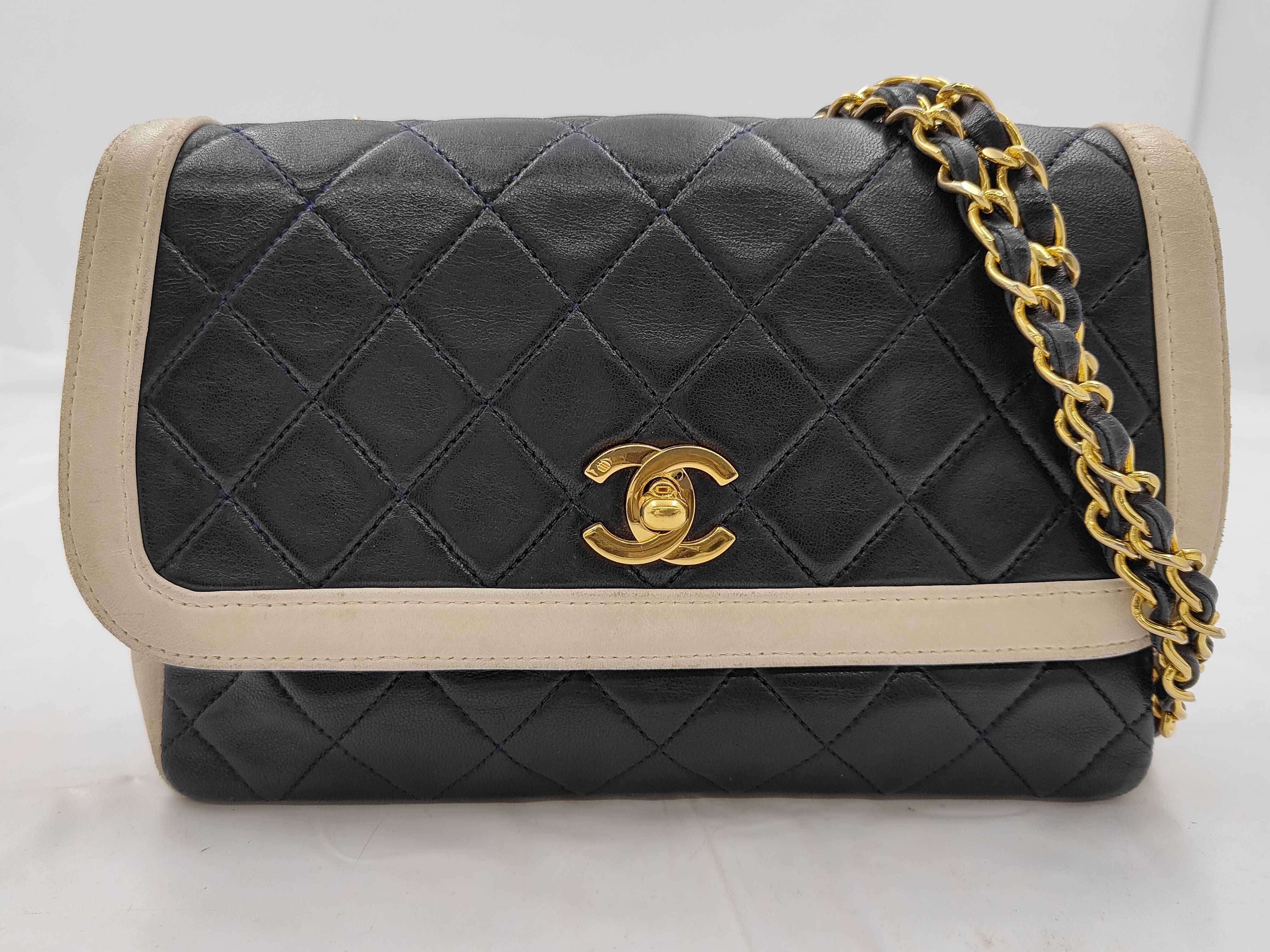 Matelassé Chain Shoulder Bag