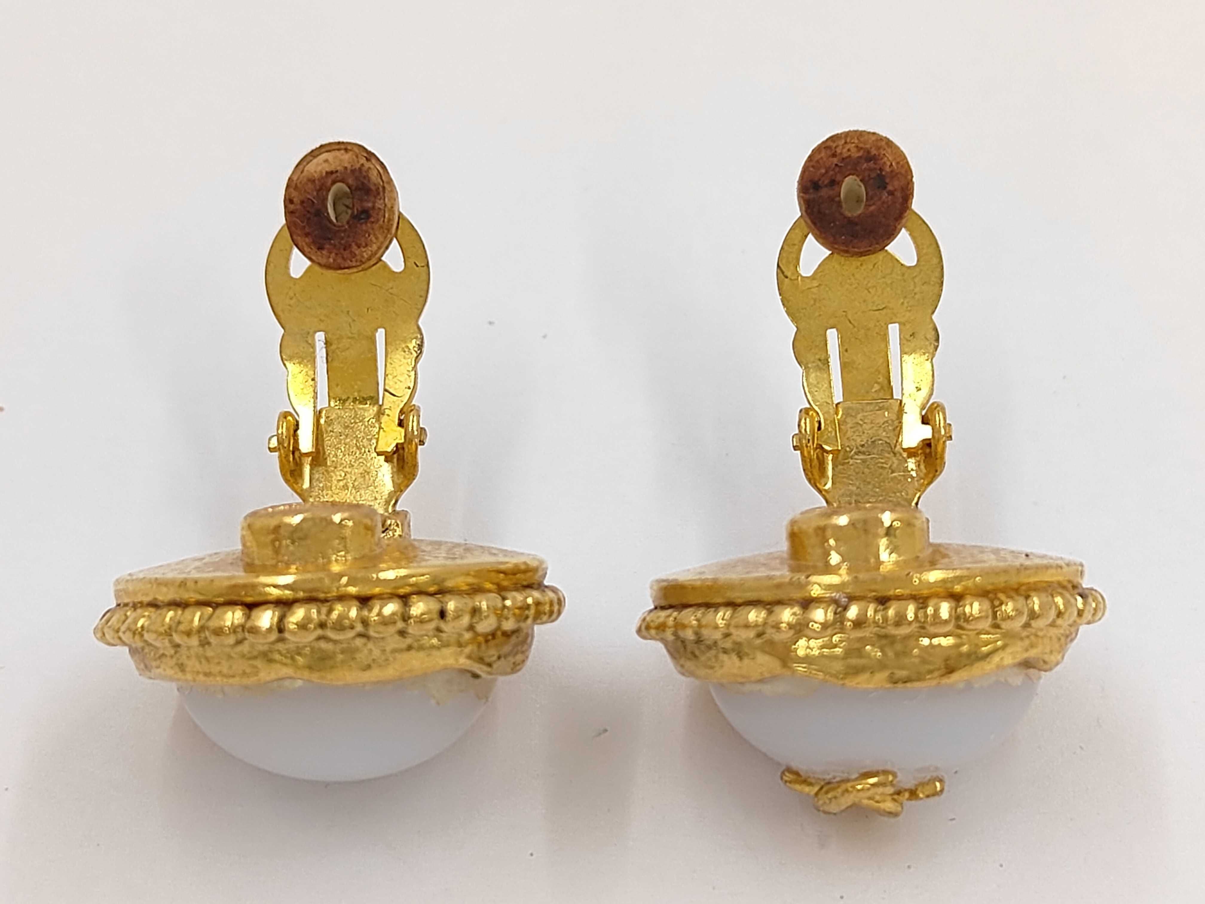 Round Coco Pearl Gold (YG) Earrings — view 5