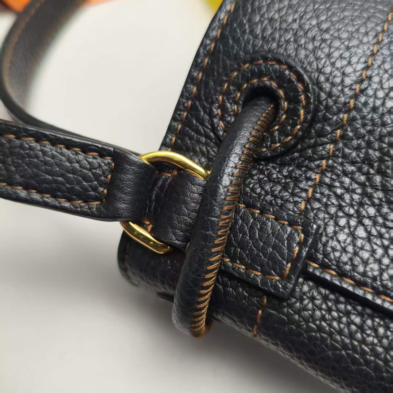 【*Shipped from: China*】BURBERRY Bucket Leather Shoulder Bag — view 11