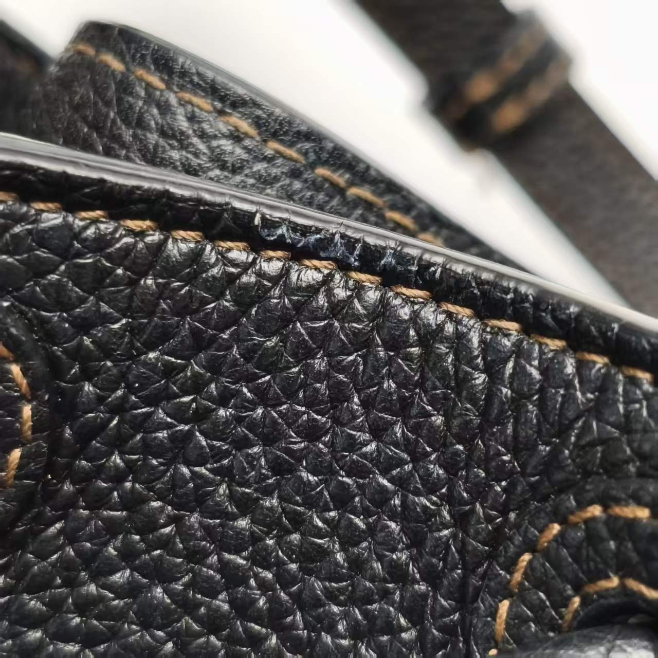 【*Shipped from: China*】BURBERRY Bucket Leather Shoulder Bag — view 12