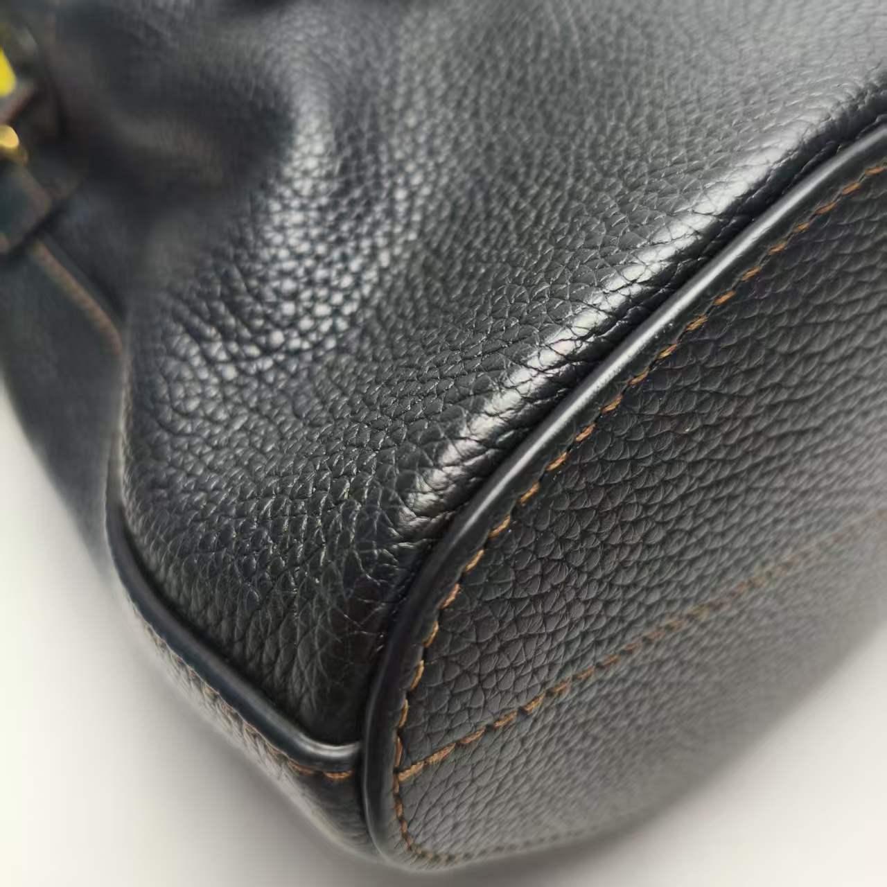 【*Shipped from: China*】BURBERRY Bucket Leather Shoulder Bag — view 6
