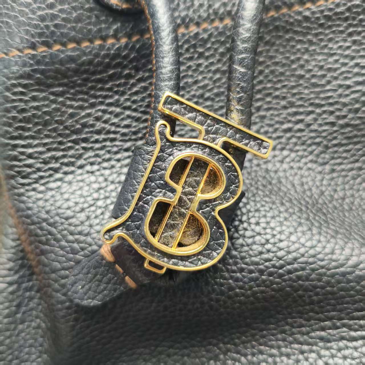 【*Shipped from: China*】BURBERRY Bucket Leather Shoulder Bag — view 9