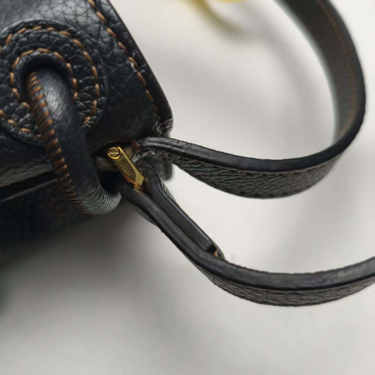 【*Shipped from: China*】BURBERRY Bucket Leather Shoulder Bag — view 10