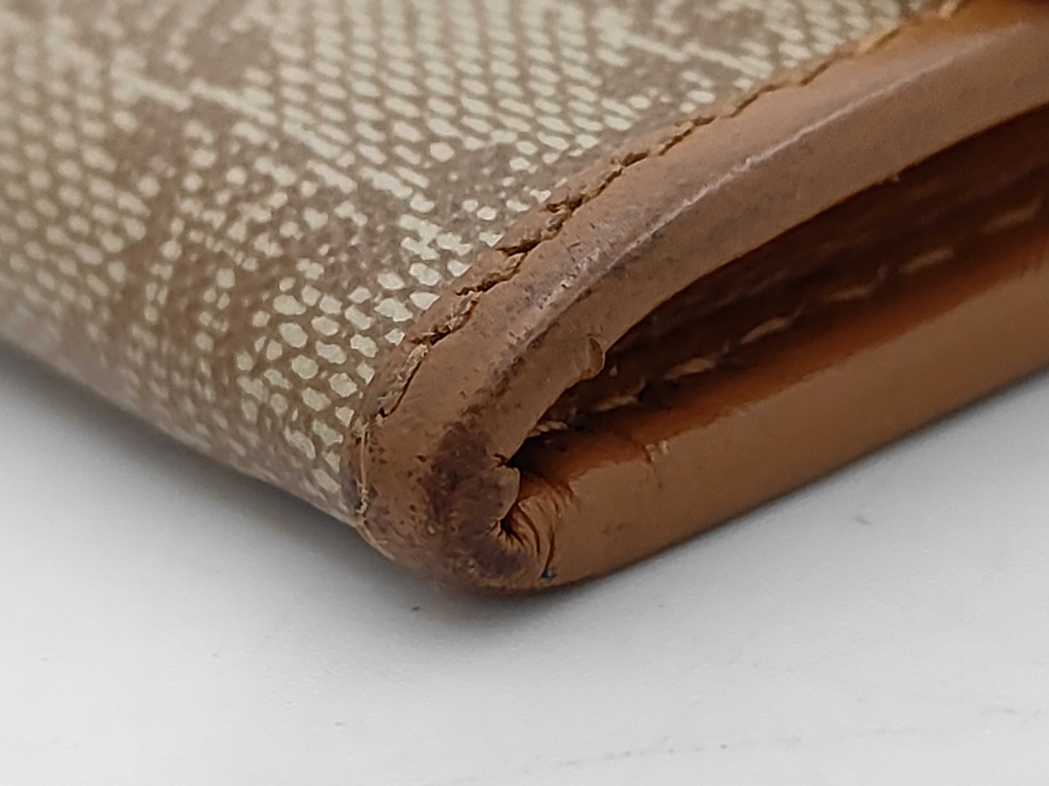 wallet — view 3