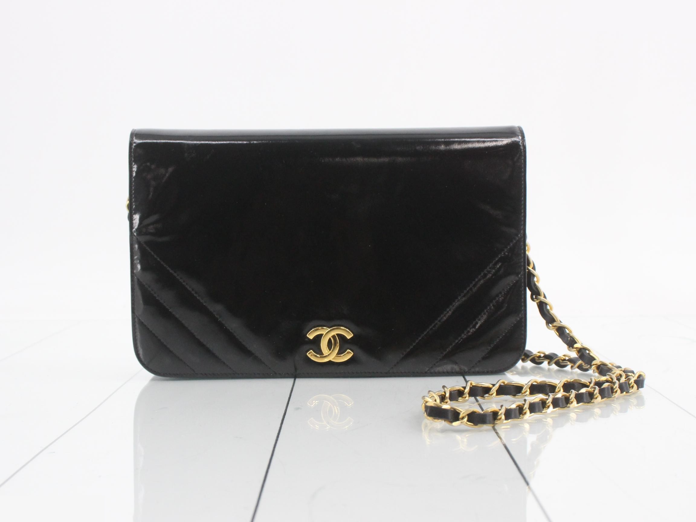 Chain shoulder bag, enamel, Coco Mark, black