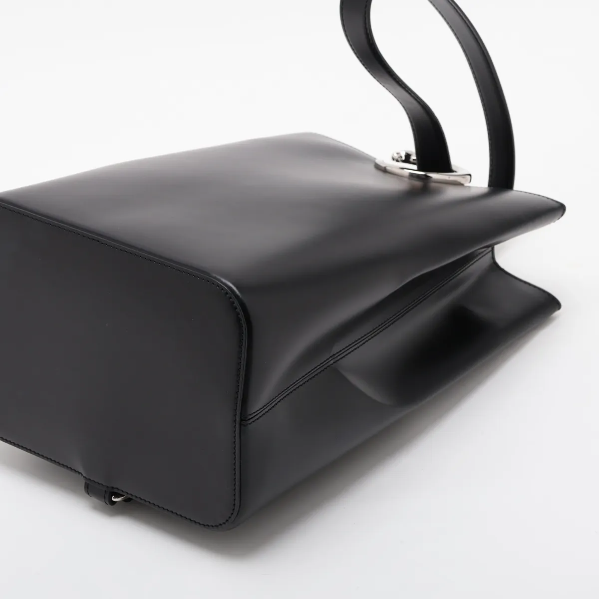 Panthère Leather Shoulder Bag, Black — view 3