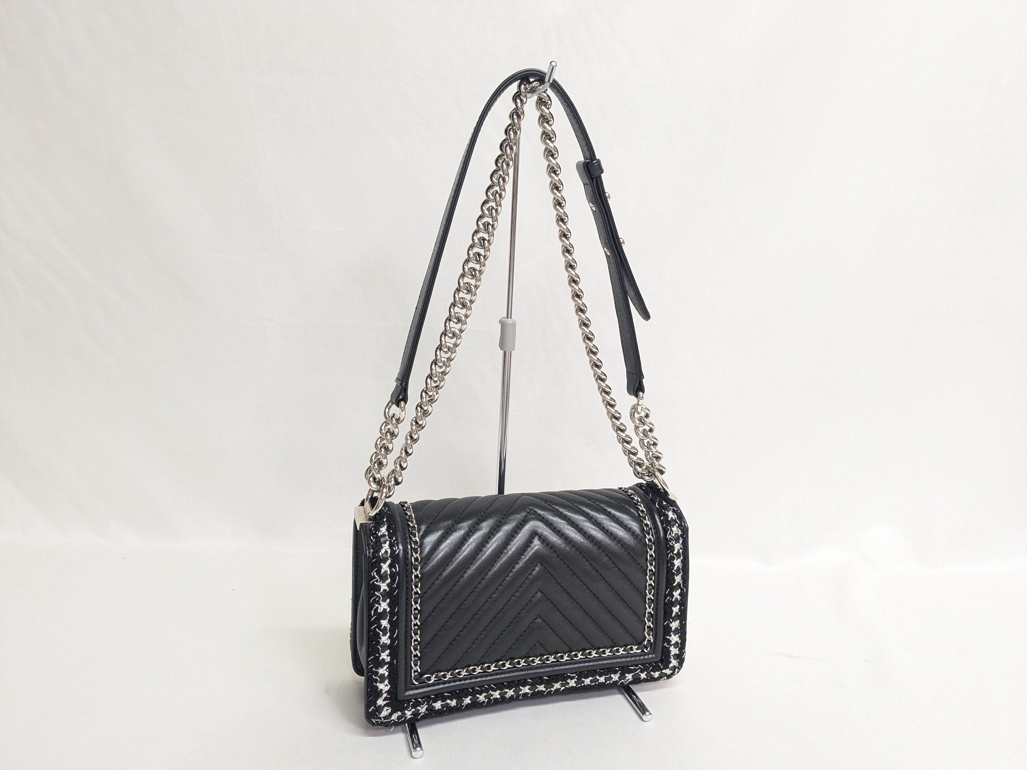 Boy Chanel V-stitch Chain Shoulder Bag (24906878) — view 2
