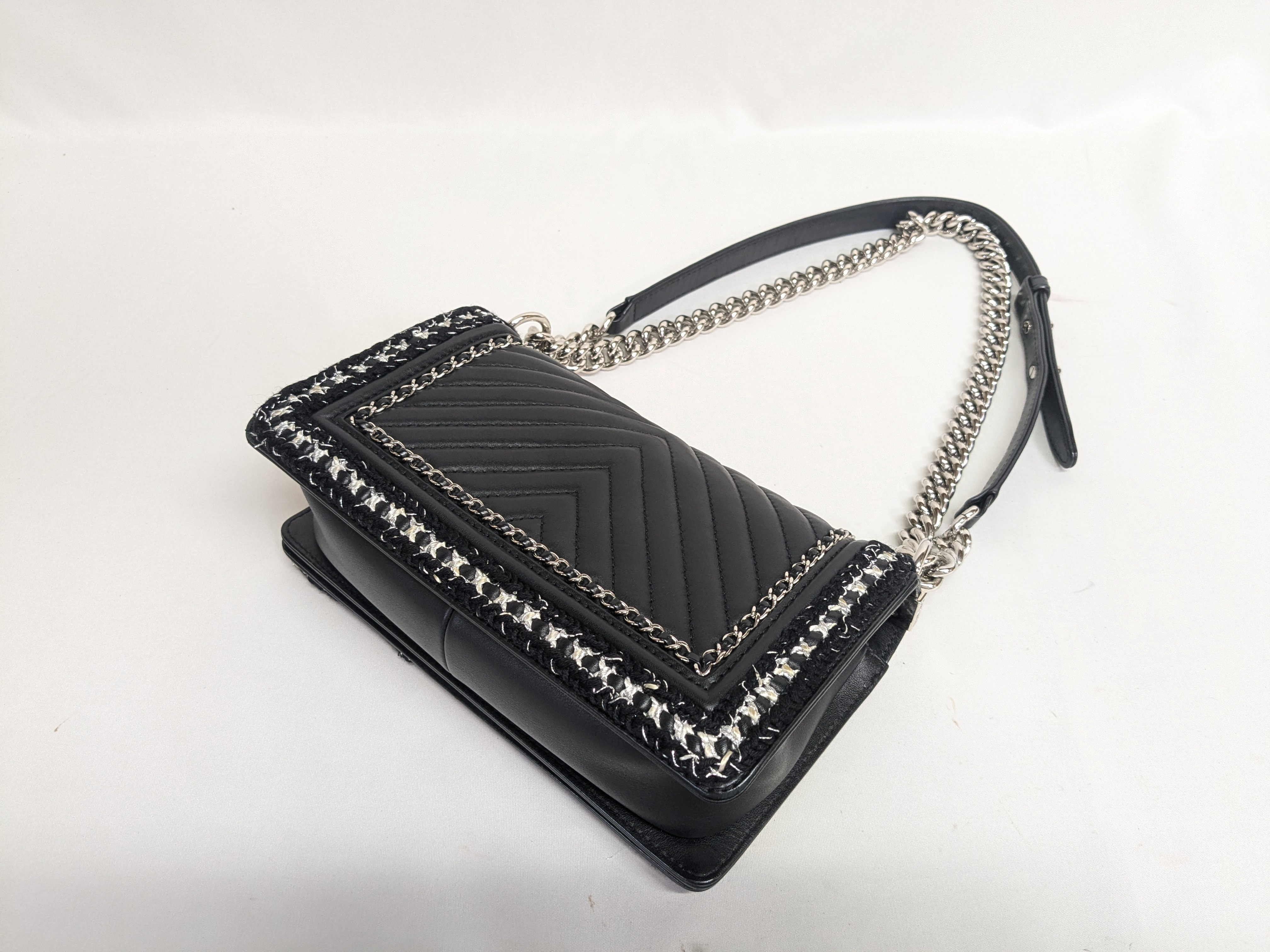 Boy Chanel V-stitch Chain Shoulder Bag (24906878) — view 5