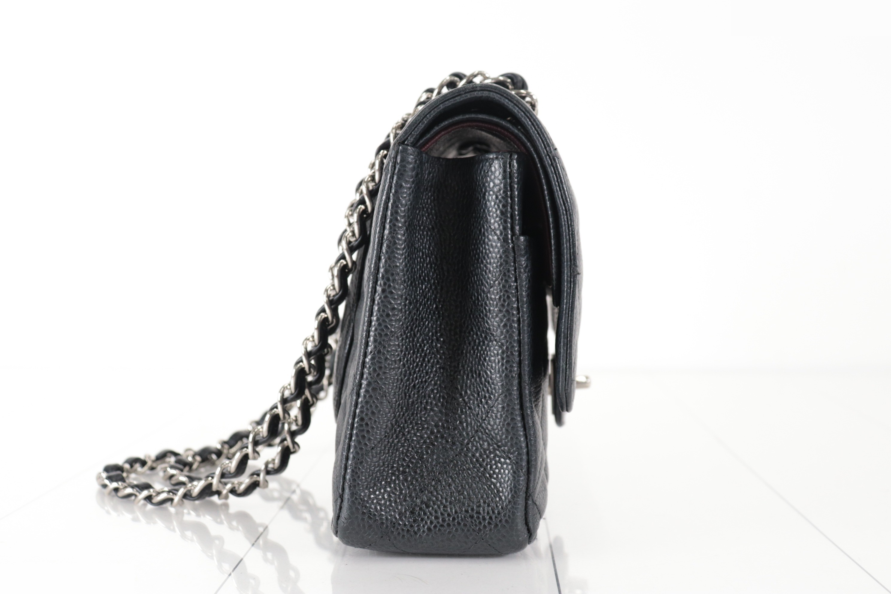 Double flap 25 caviar chain shoulder bag, silver hardware, 30s series. — view 4