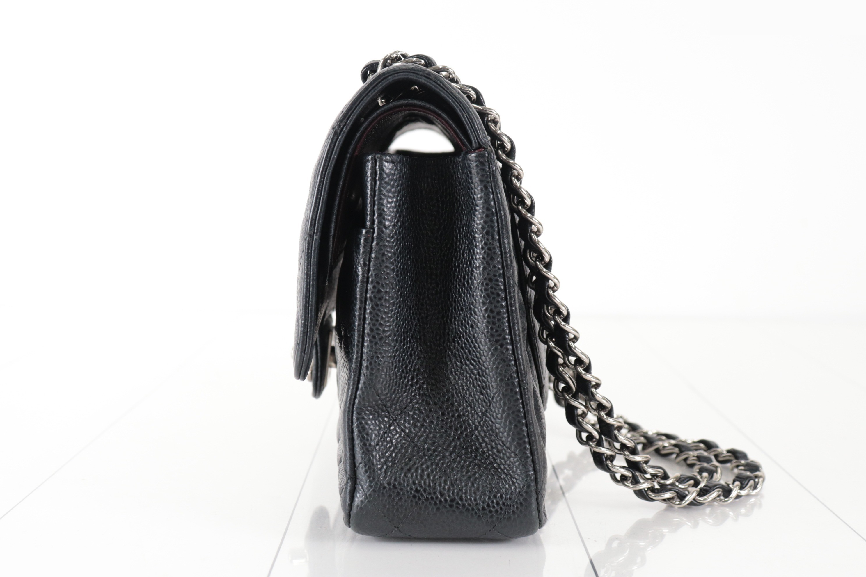 Double flap 25 caviar chain shoulder bag, silver hardware, 30s series. — view 5