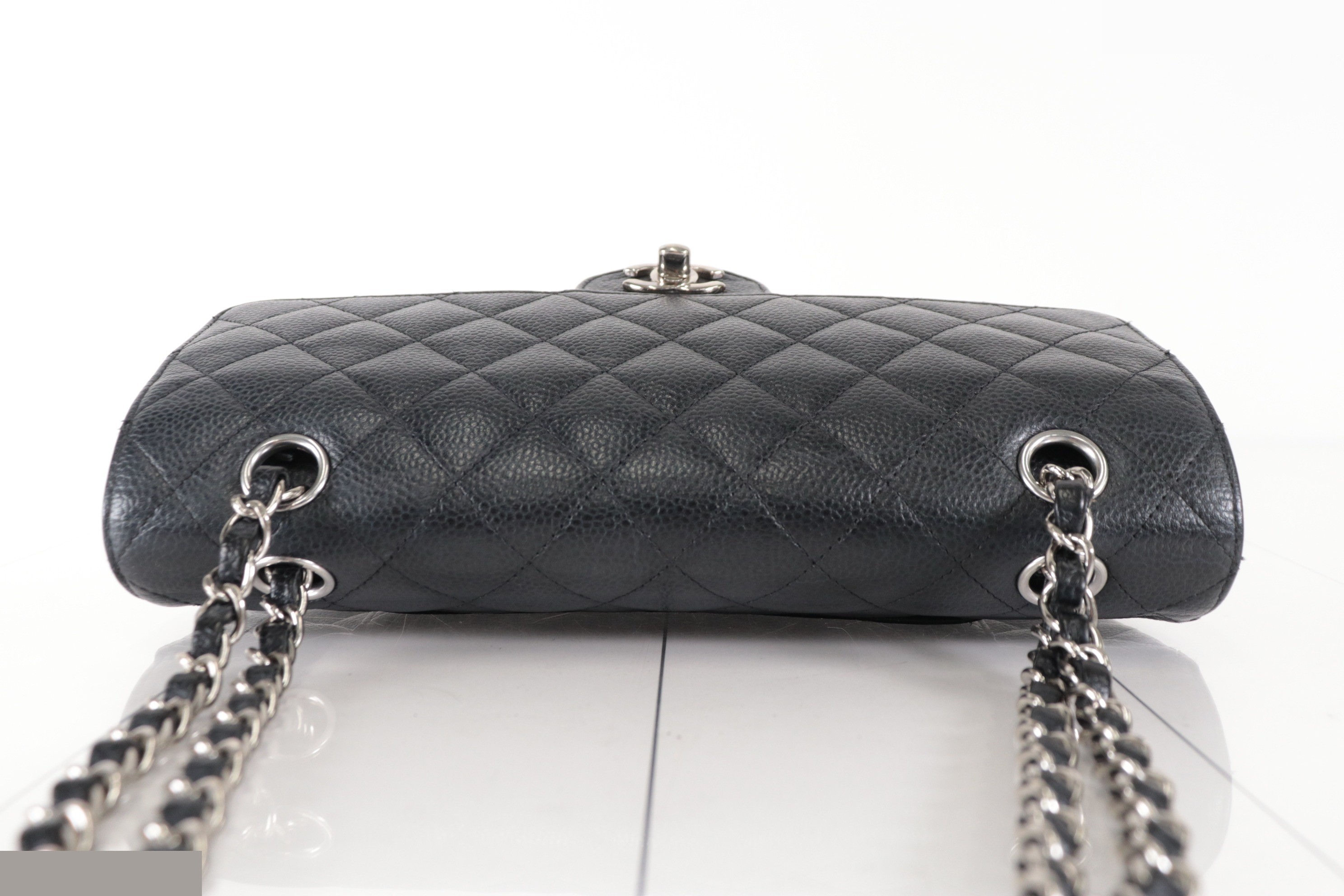 Double flap 25 caviar chain shoulder bag, silver hardware, 30s series. — view 6