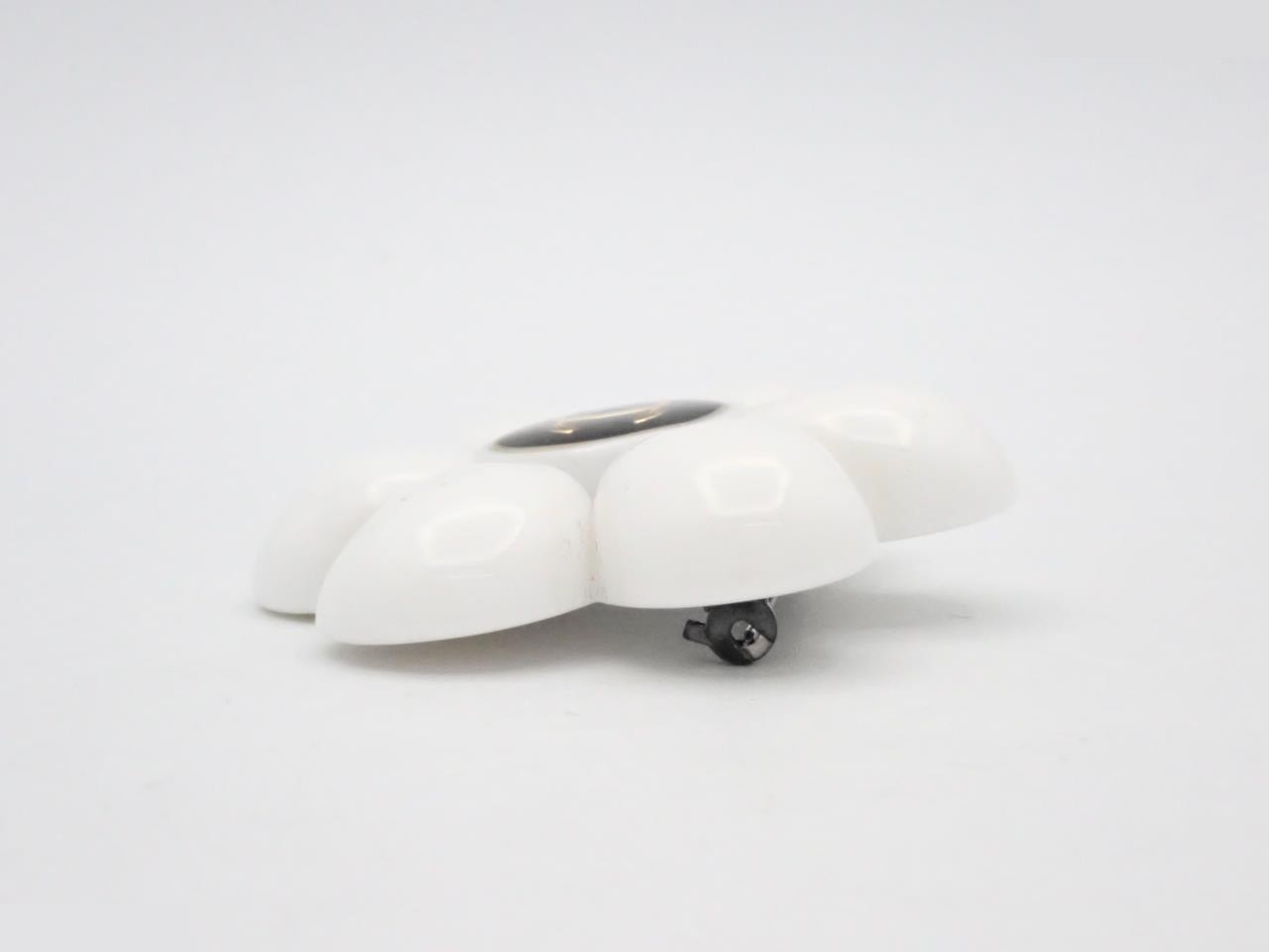 brooch, 1996, white, 96P — view 3