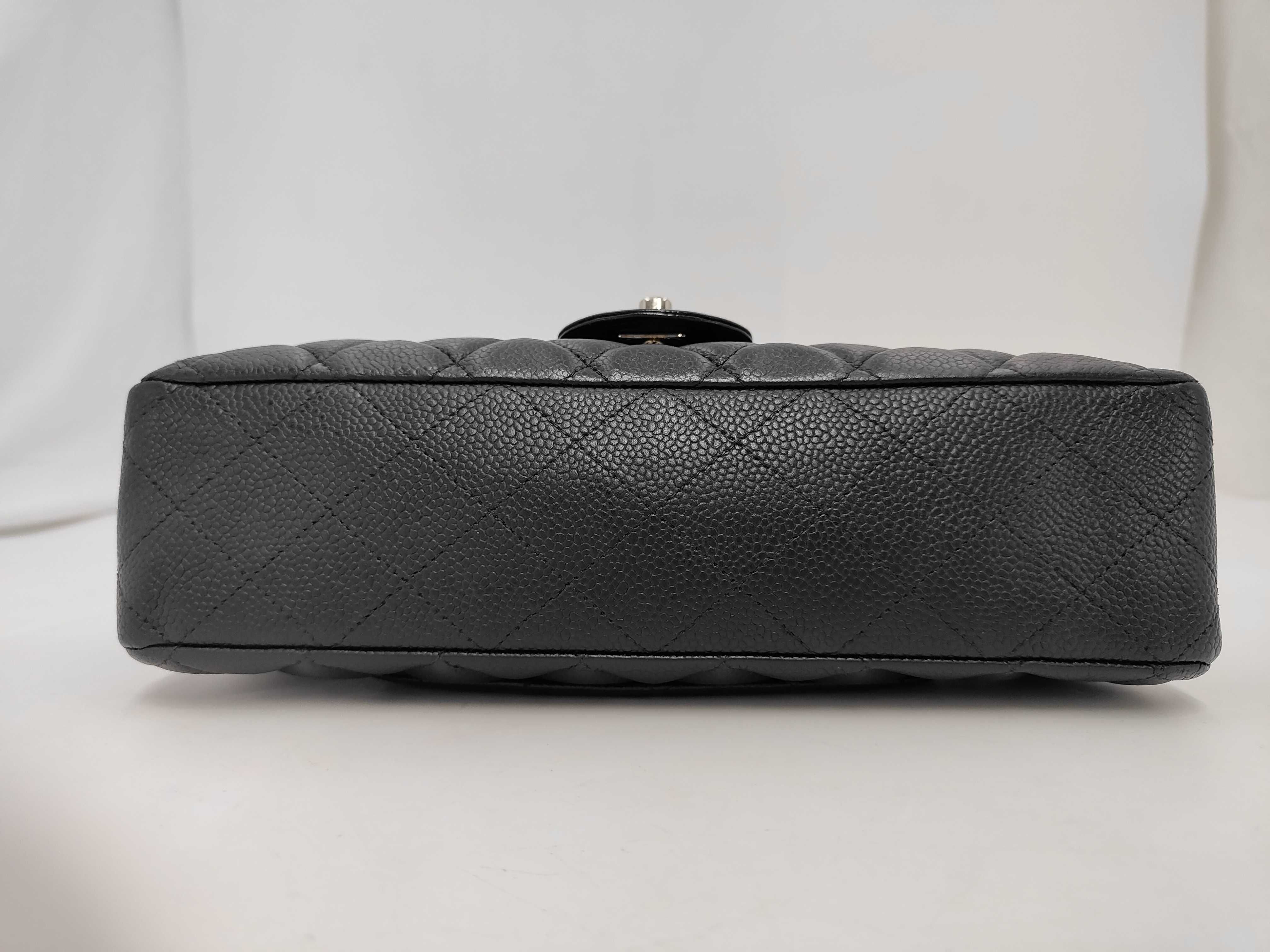 Matelassé 25 Double Flap Double Chain Caviar Shoulder Bag — view 3