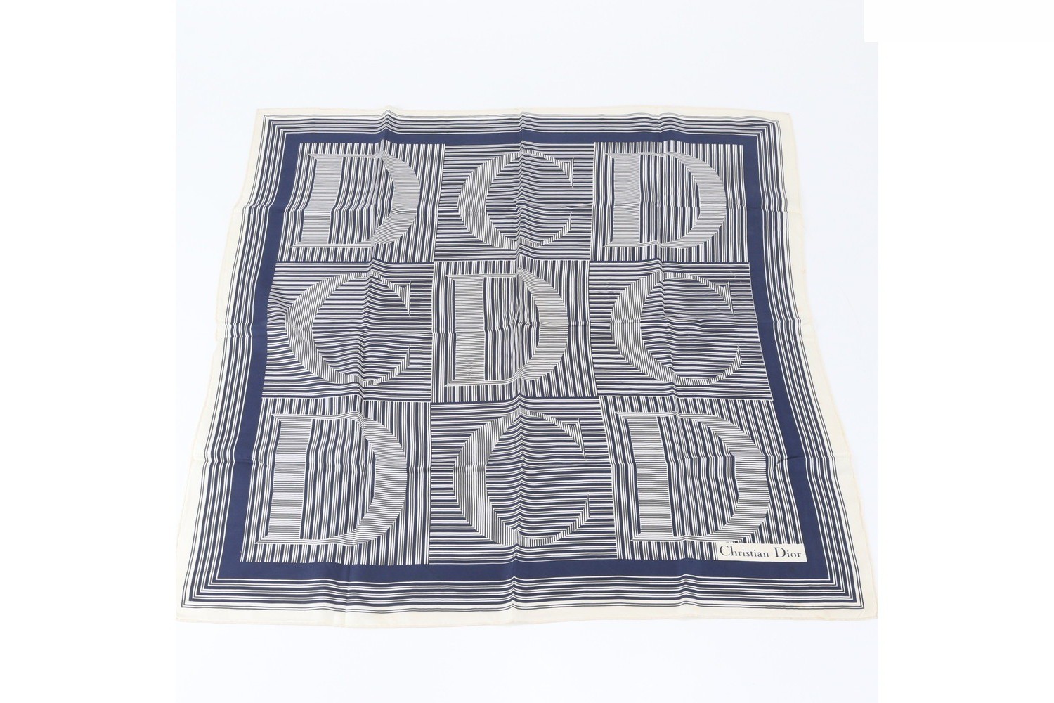 Tag attached, 100% silk Trotter scarf