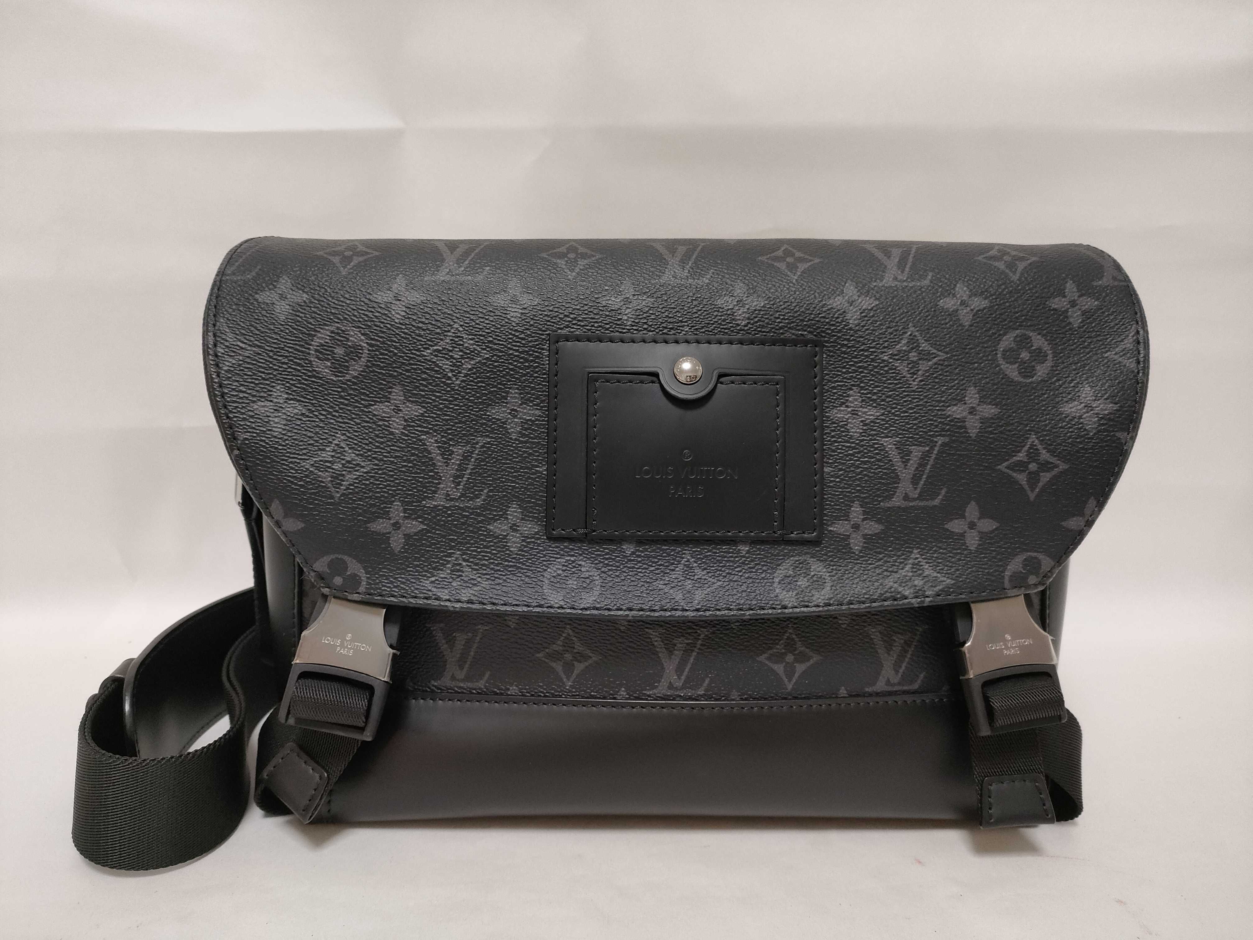 LV Monogram Eclipse Messenger Voyage PM Shoulder Bag M40511 FO2118
