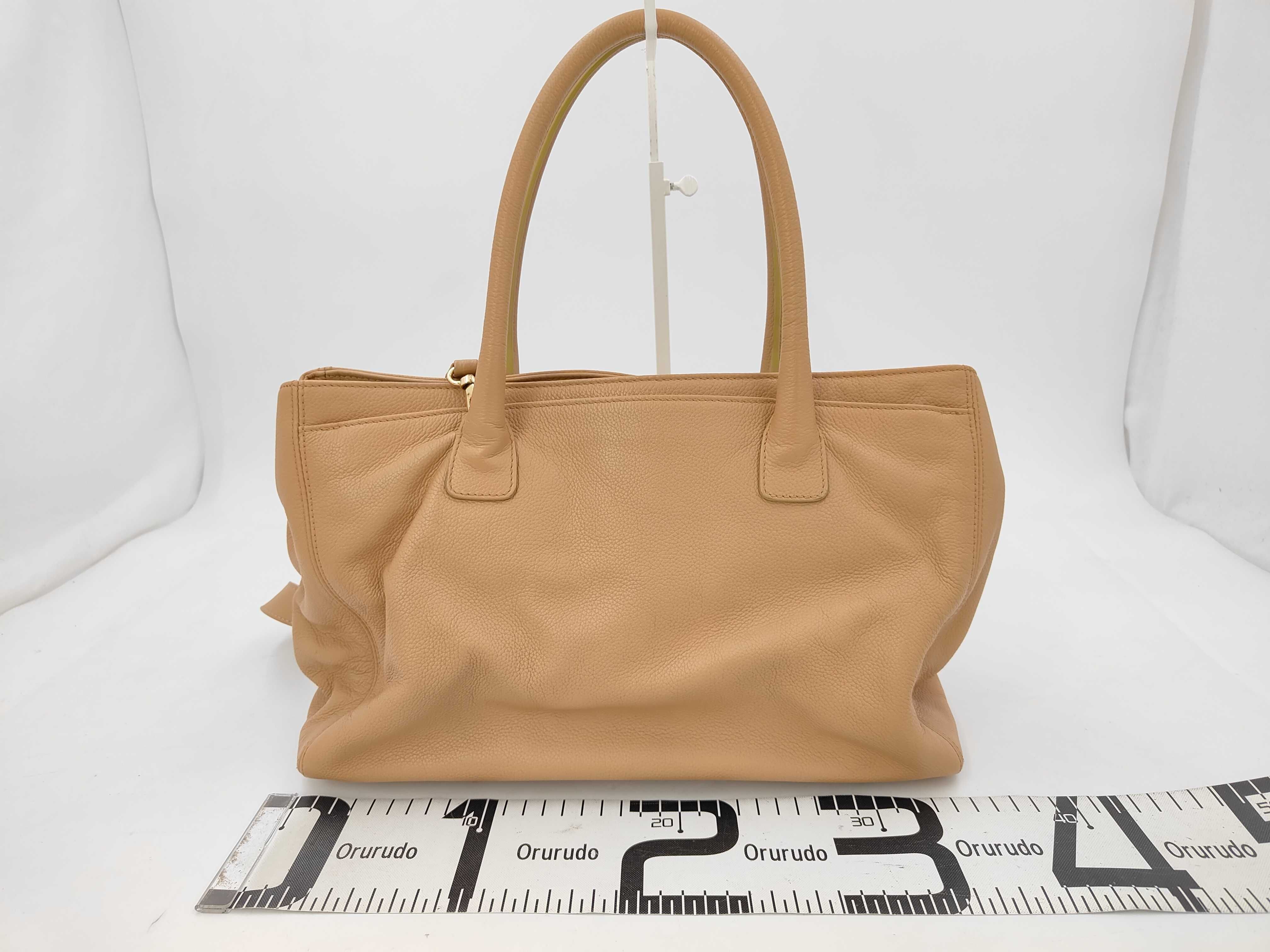 Executive Tote, Gold Hardware, 2-way Tote Bag/Shoulder Bag, Serial Number 9, Beige Handbag — view 2