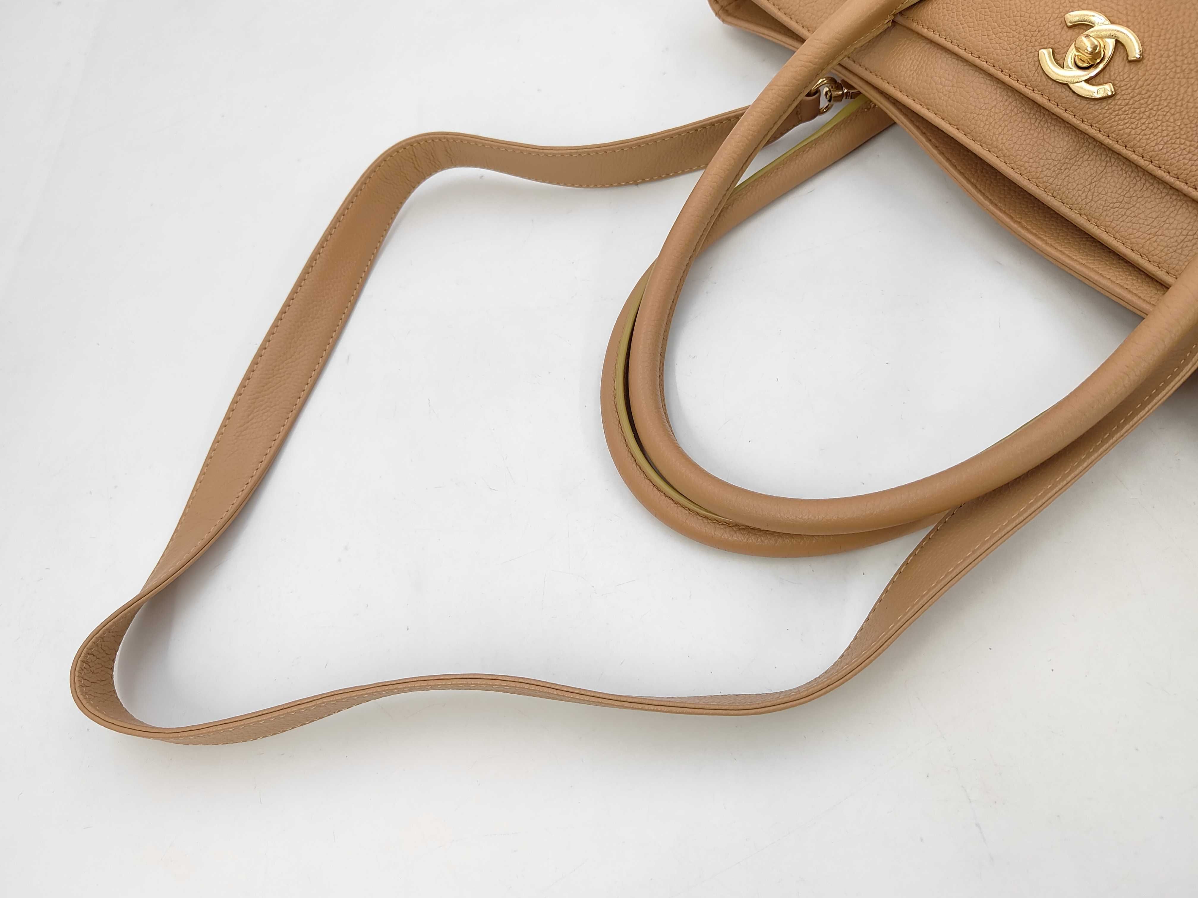 Executive Tote, Gold Hardware, 2-way Tote Bag/Shoulder Bag, Serial Number 9, Beige Handbag — view 3