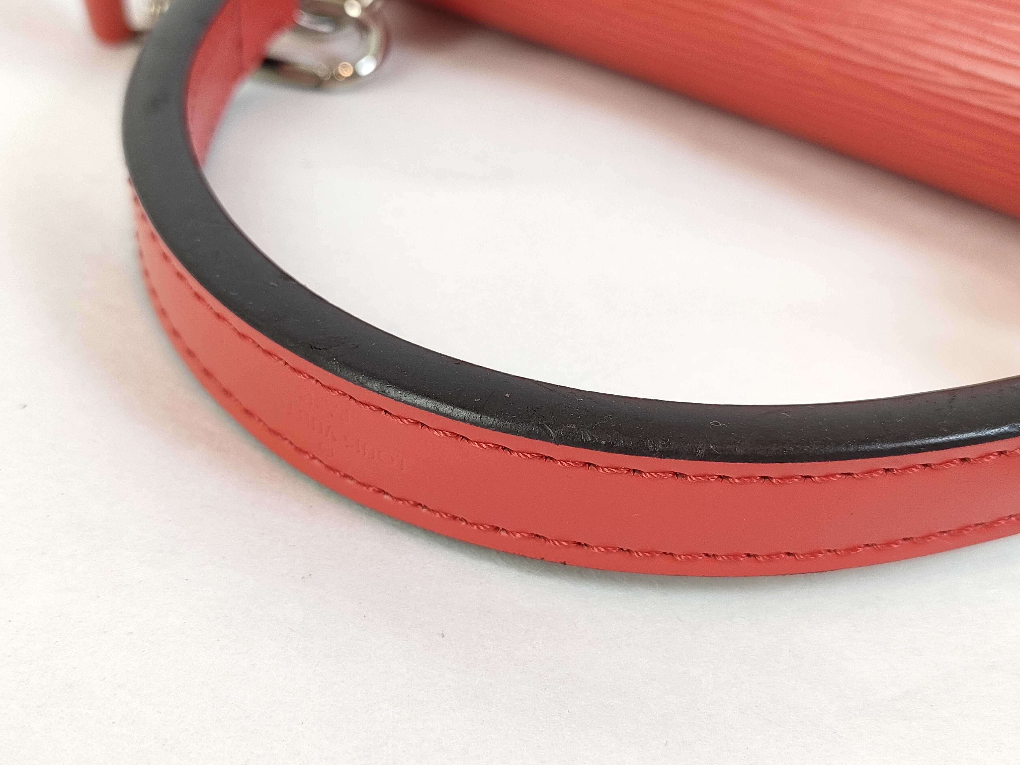 Epi Louis Vuitton Epi Cluny 2WAY Shoulder Handbag — view 4