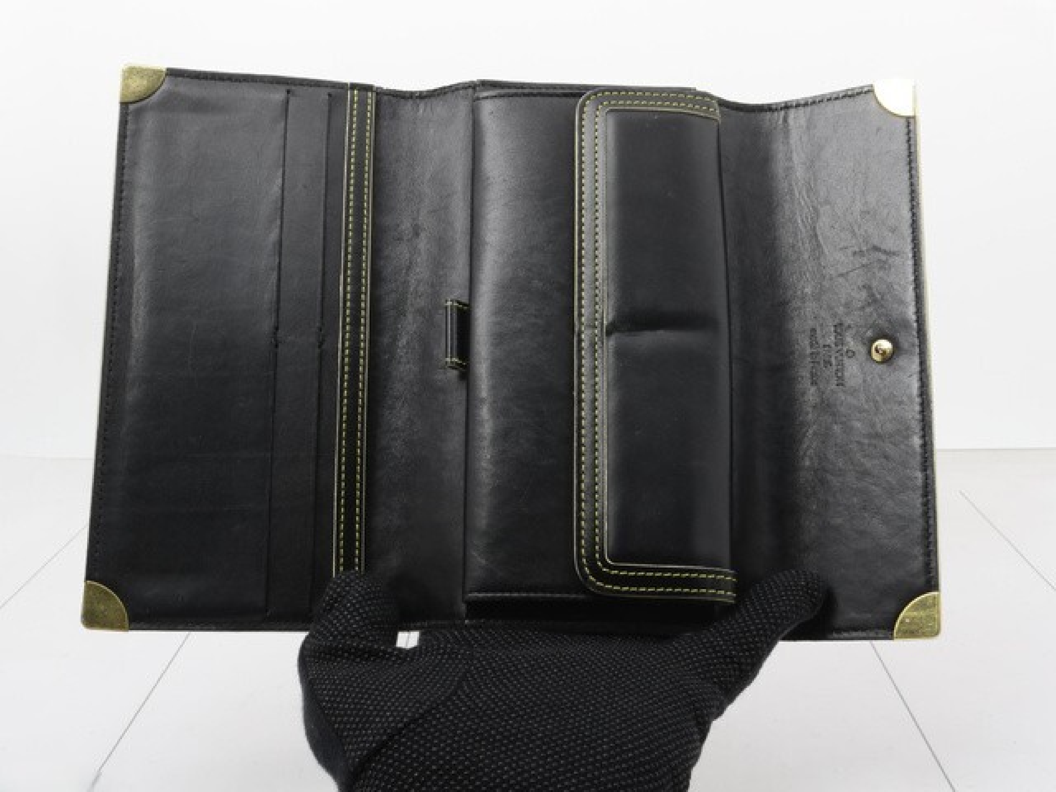 M91836 Porte Trésor International Noir Wallet — view 4