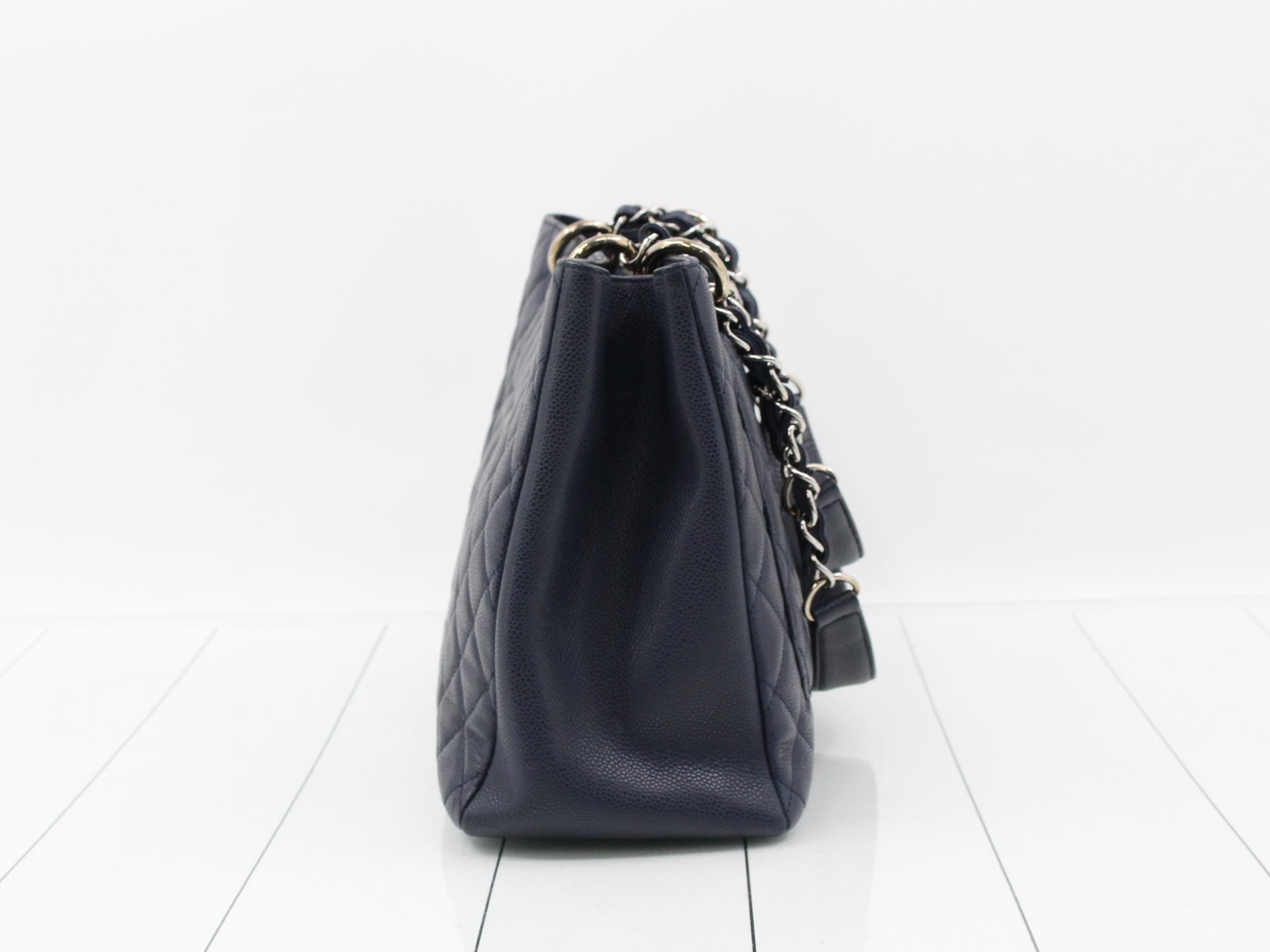 Caviar skin handbag — view 3