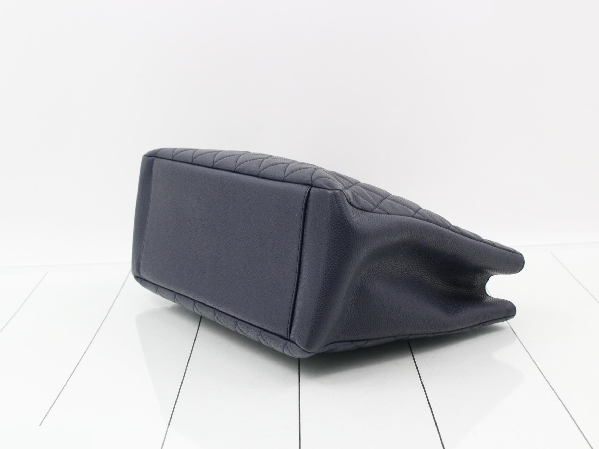 Caviar skin handbag — view 6