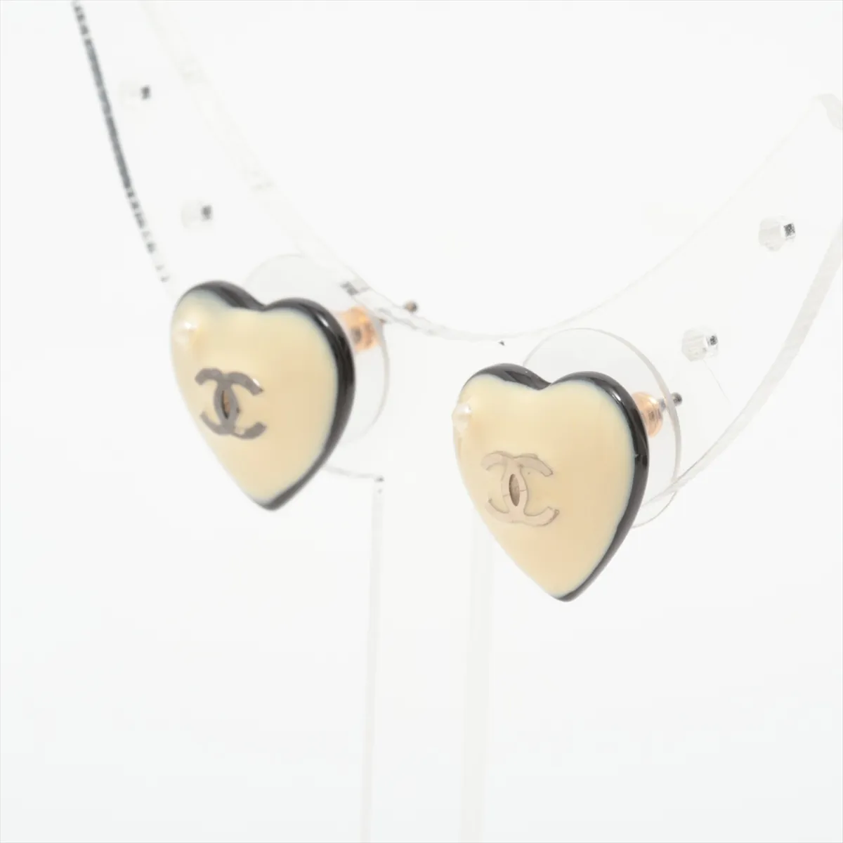 Cocomark 06P Earrings (for both ears) GP x Plastic Black x White — view 3