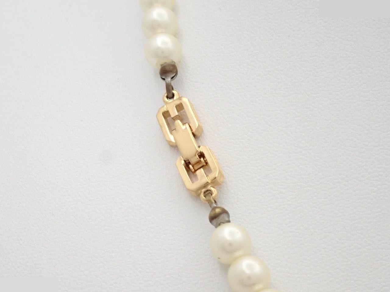 Pearl motif necklace, gold-plated faux pearl, chain approximately 44cm. — view 2
