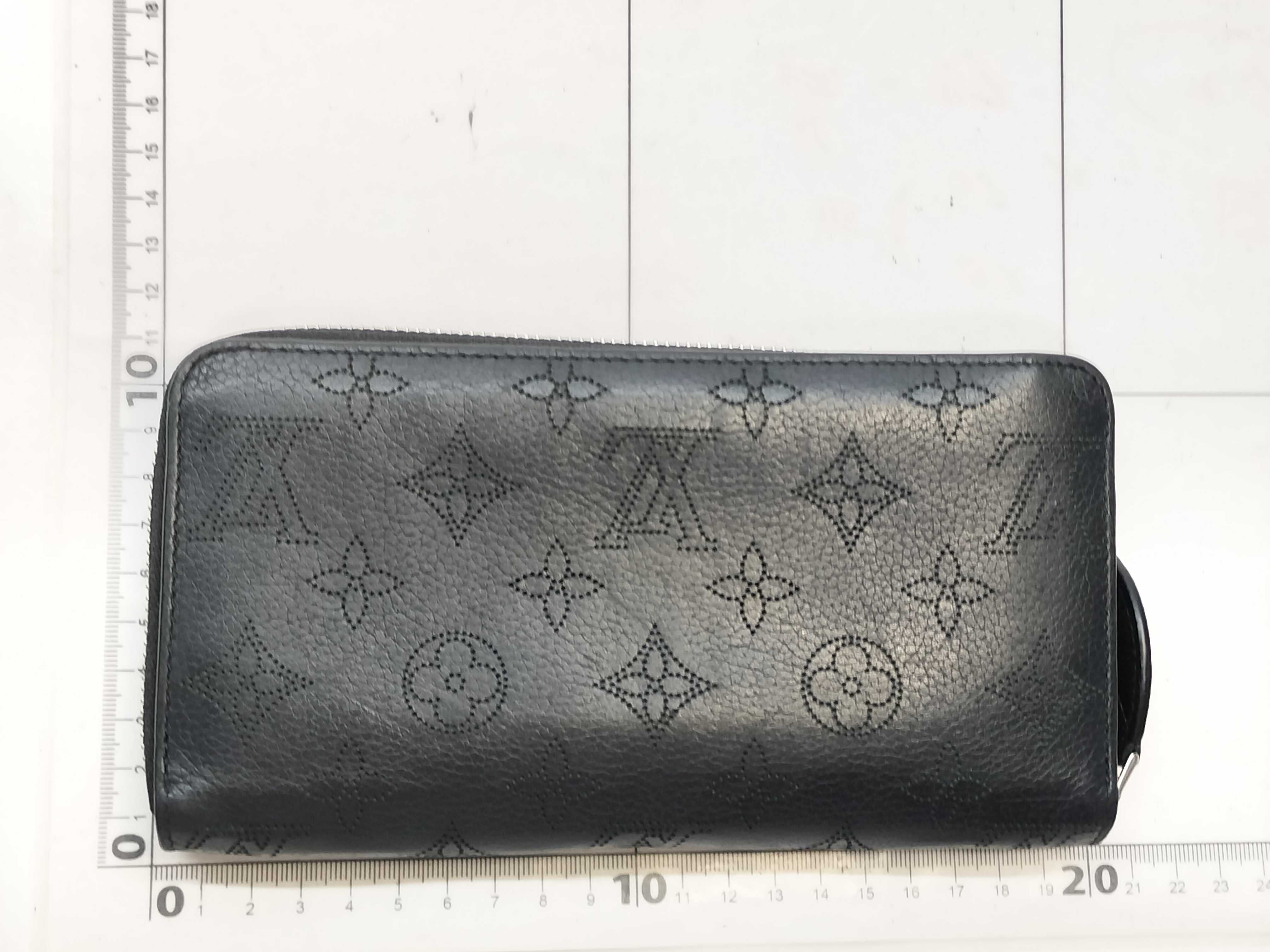 Mahina Zippy Black Long Wallet SV Metal Fittings TN4118 B243 Wallet — view 2