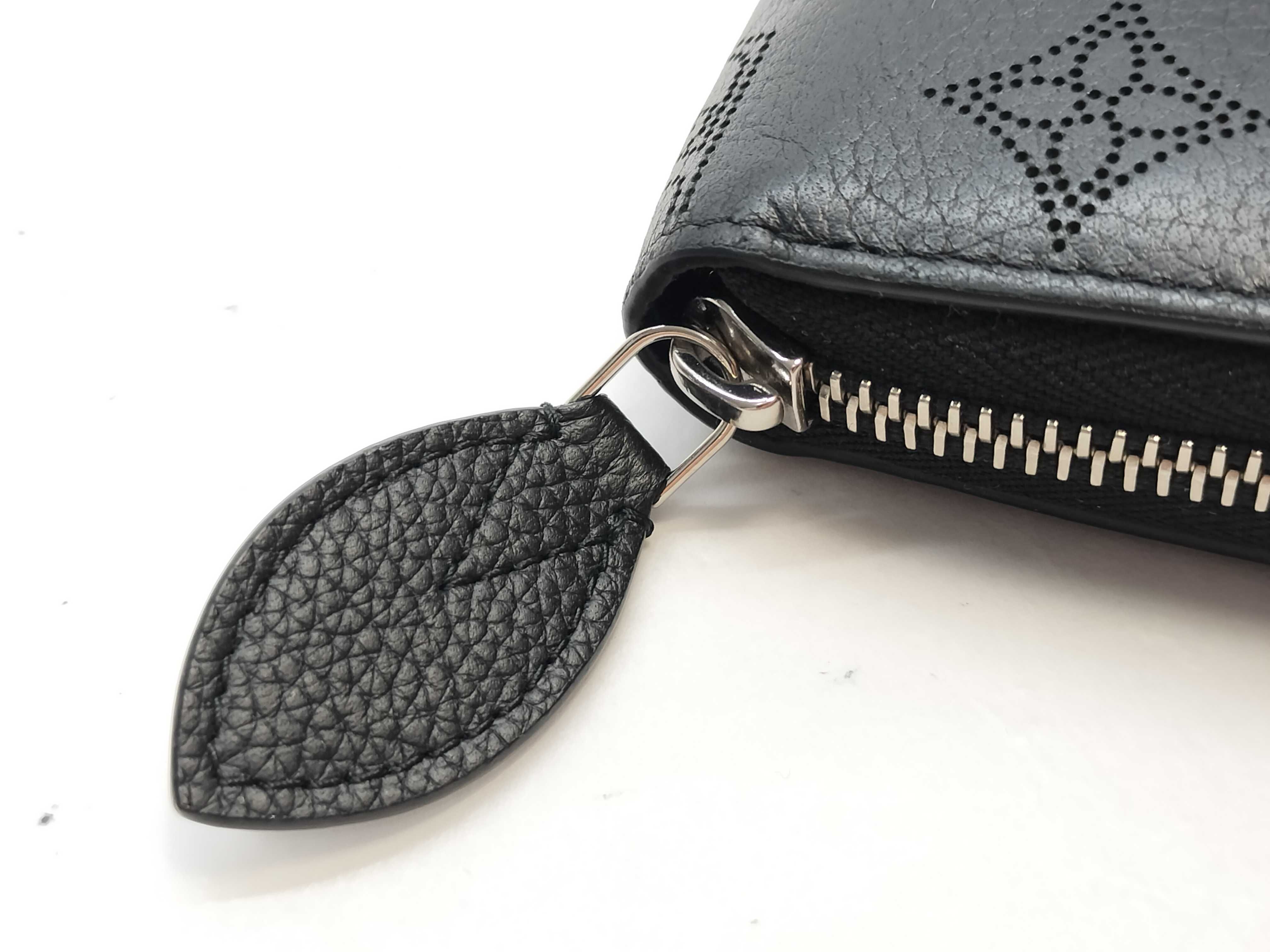 Mahina Zippy Black Long Wallet SV Metal Fittings TN4118 B243 Wallet — view 7