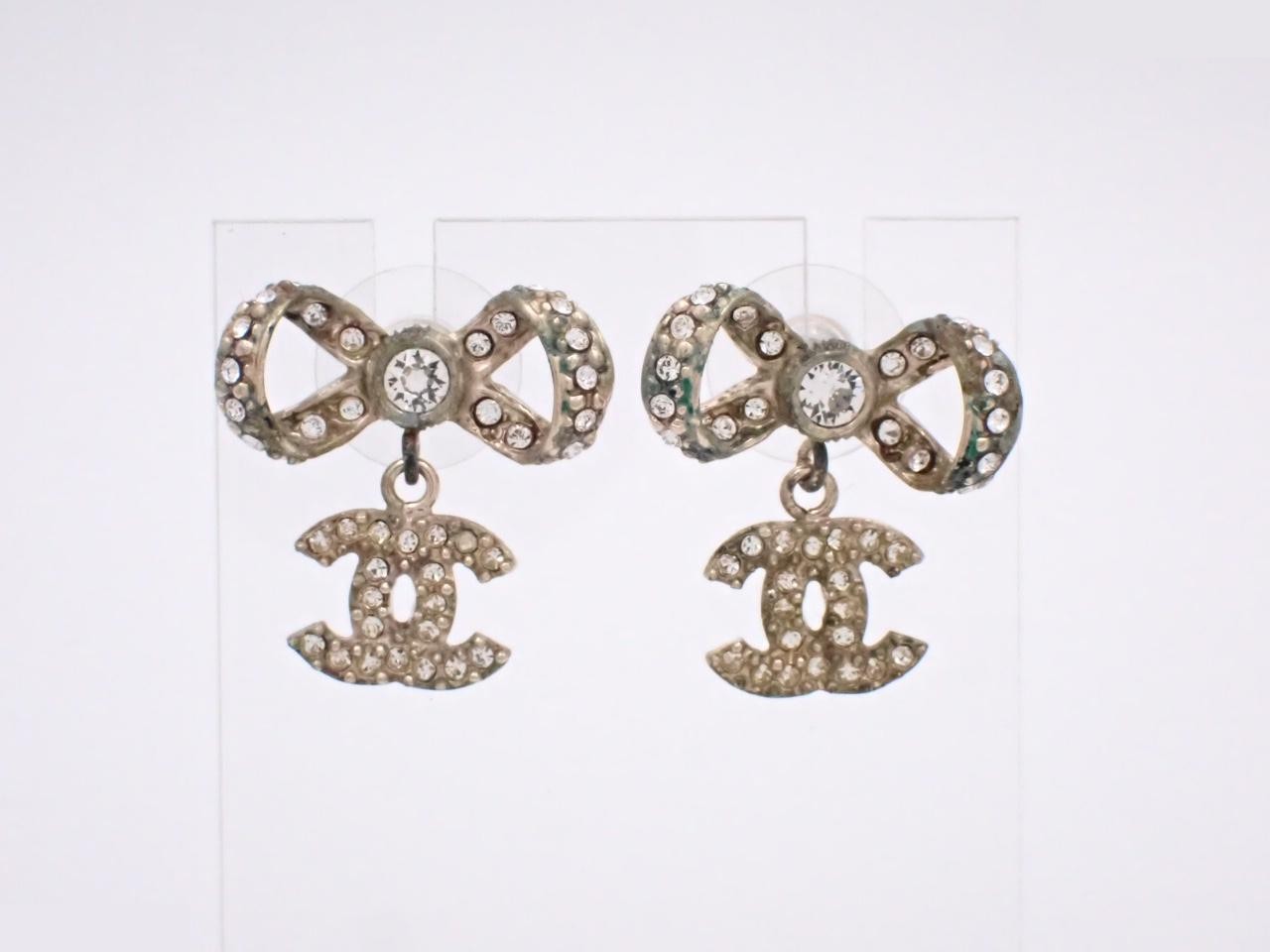 Coco Mark Ribbon Rhinestone Swing Earrings B14P