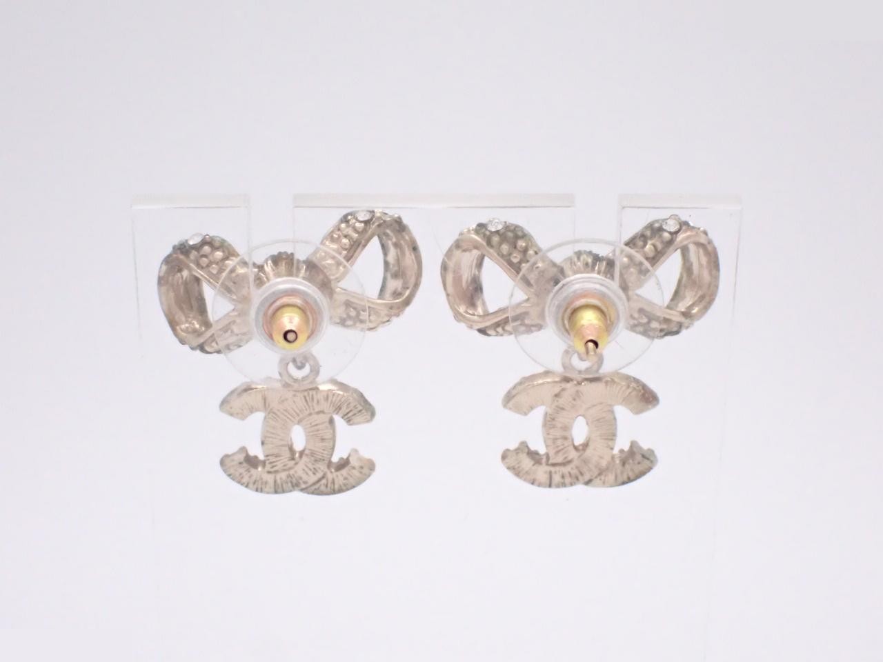 Coco Mark Ribbon Rhinestone Swing Earrings B14P — view 2