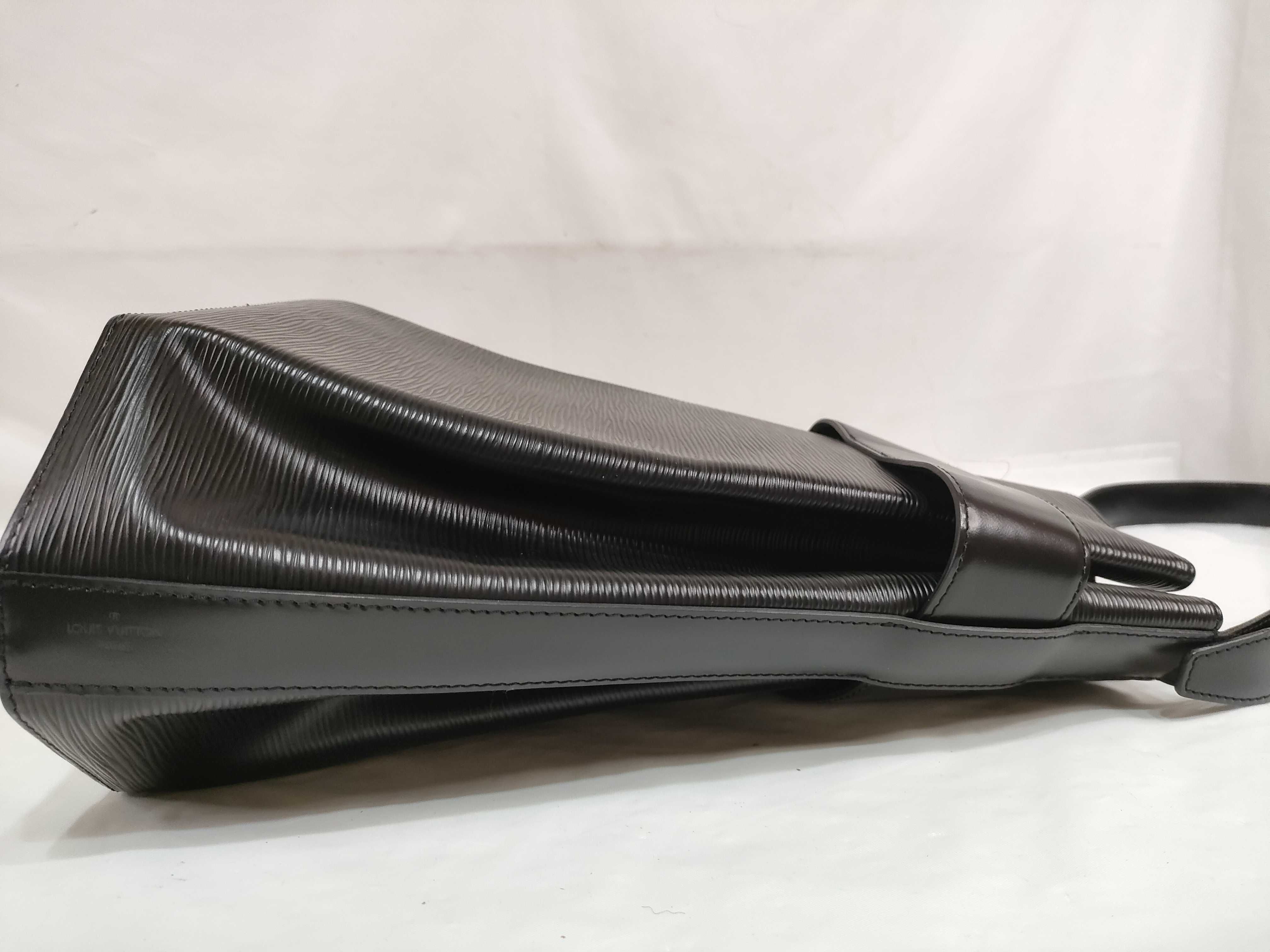 Epi Sac Depaule M80155 Black Shoulder Bag — view 9