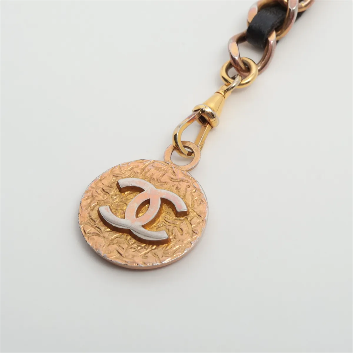 Coco Mark 1982 Chain belt GP x leather Black x gold dents — view 2