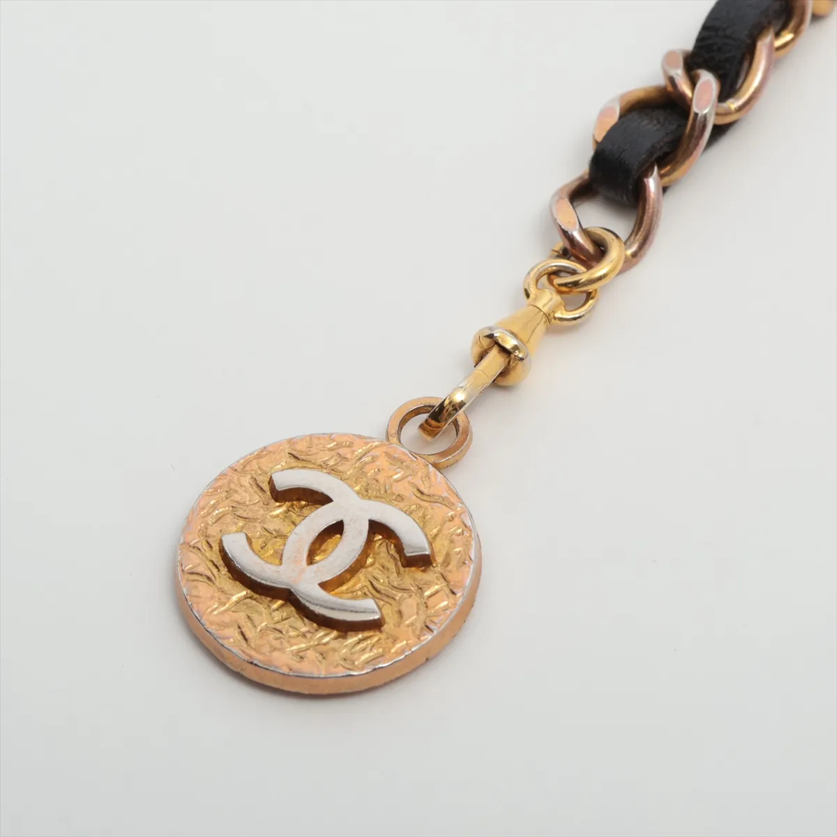 Coco Mark 1982 Chain belt GP x leather Black x gold dents — view 3