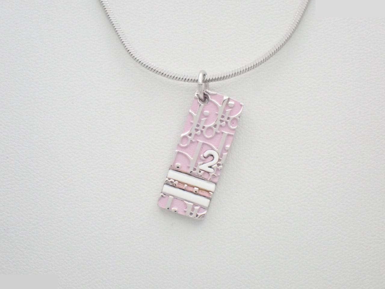 Other line: Precious metals, necklaces, pendants, neck circumference approximately 48cm.