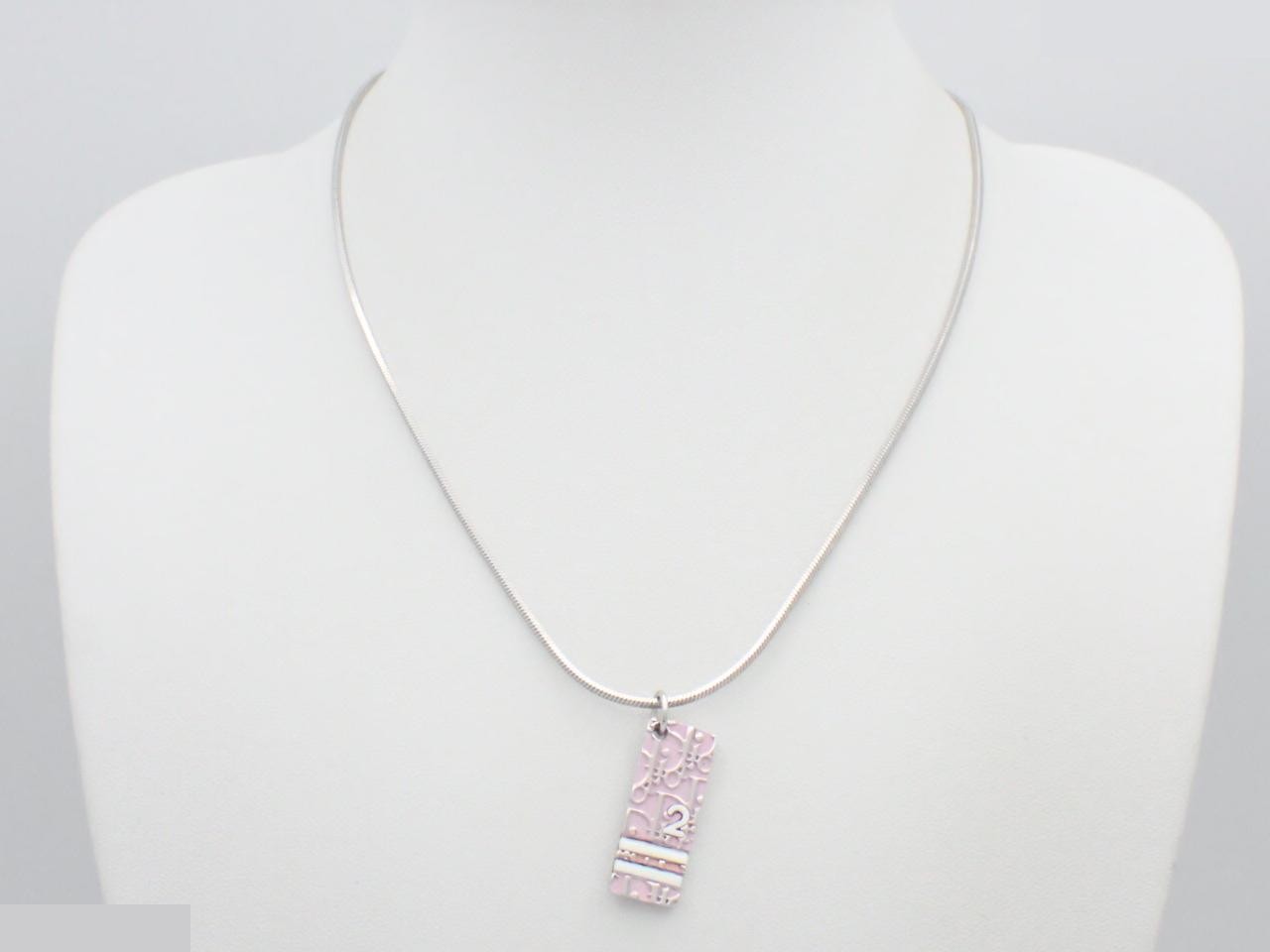 Other line: Precious metals, necklaces, pendants, neck circumference approximately 48cm. — view 3