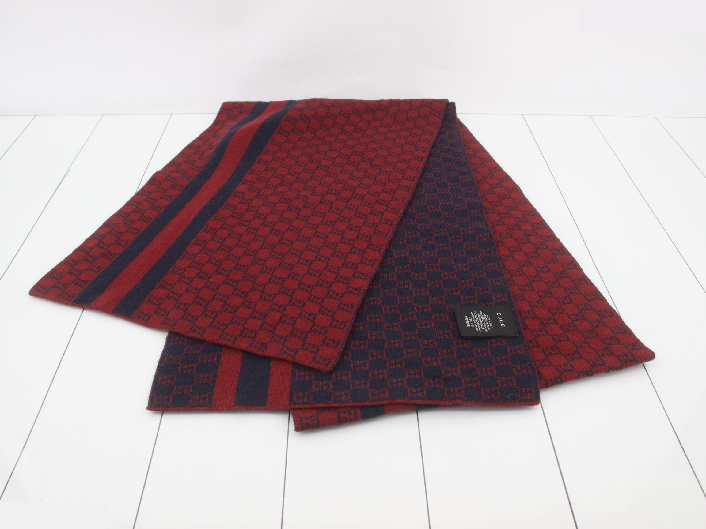 GG pattern scarf, navy and red. — view 2