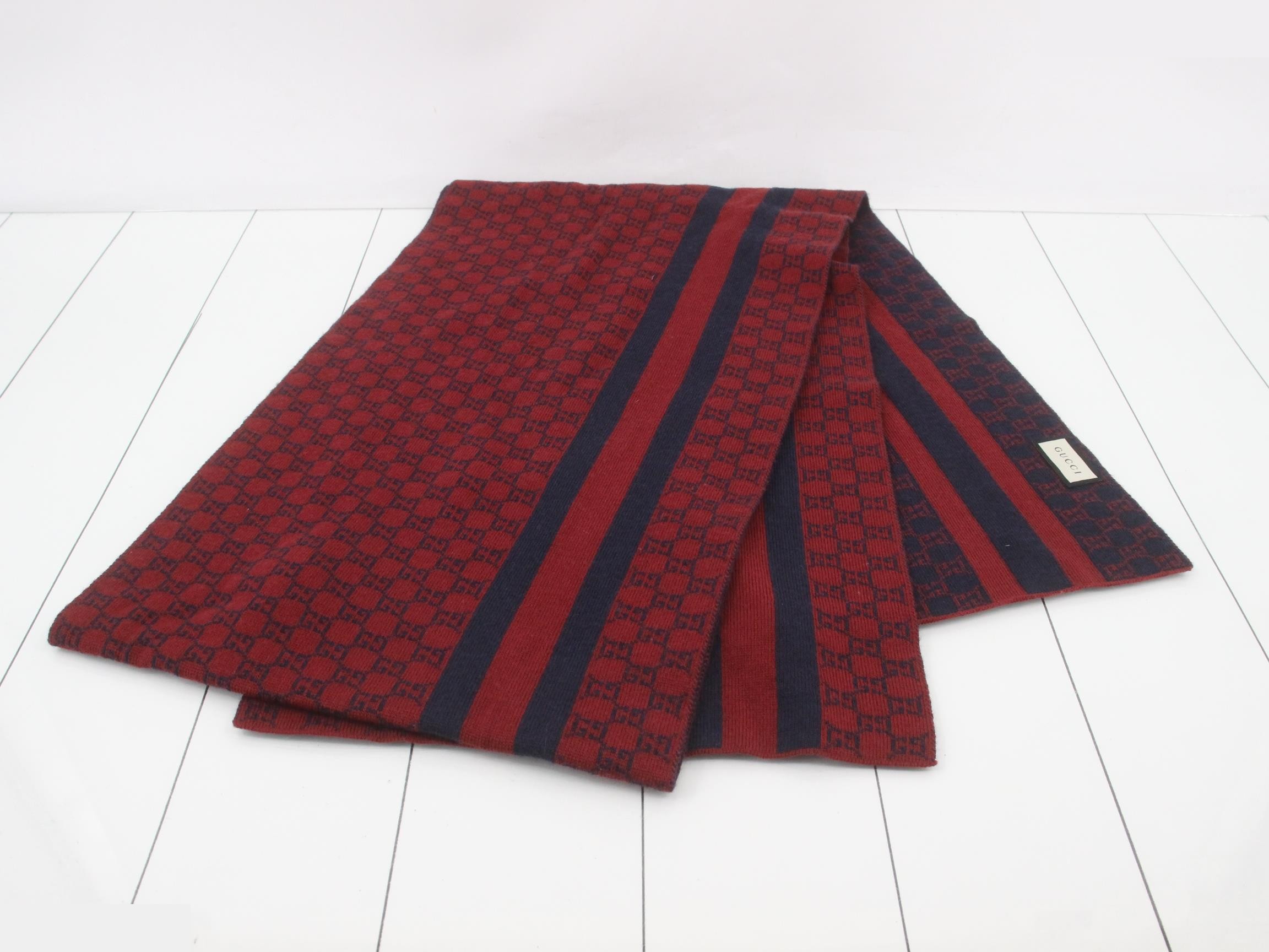 GG pattern scarf, navy and red. — view 3