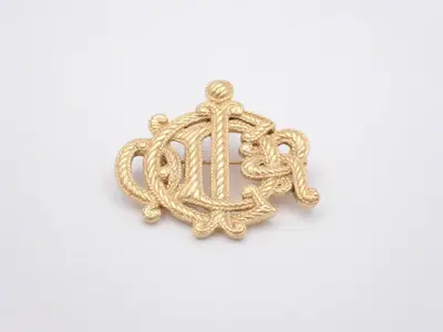 Gold brooch