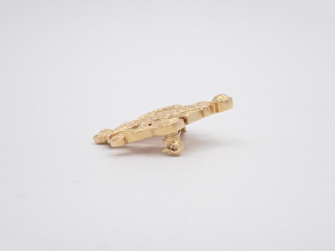 Gold brooch — view 3