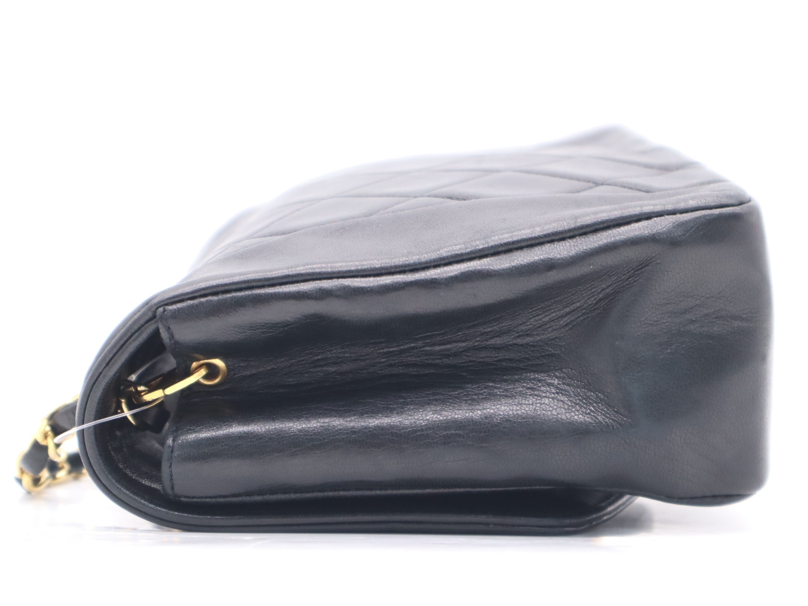 Chain shoulder bag, black, gold hardware, card/sticker included, item number 5604468 — view 3