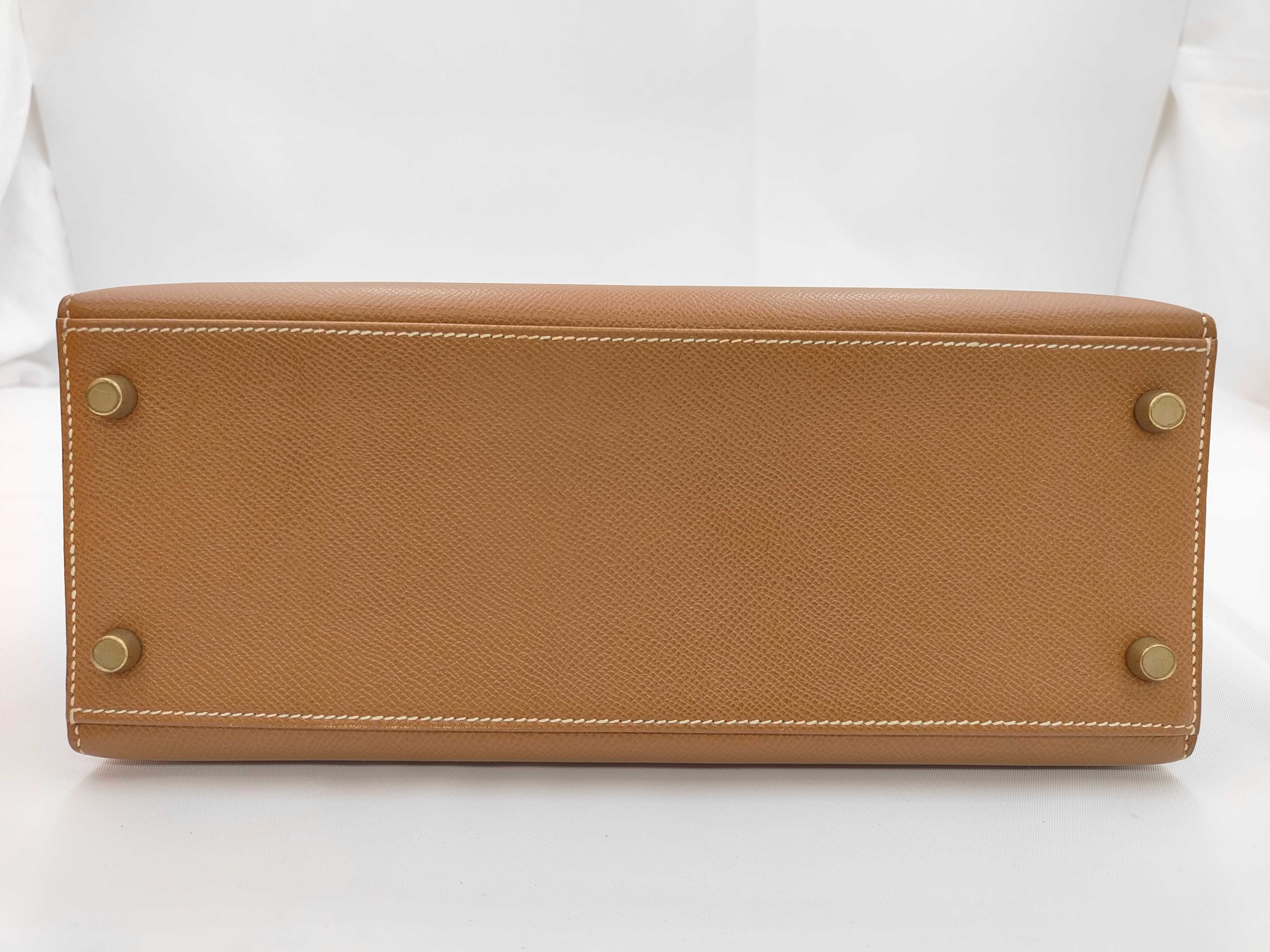 Kelly 28 Epsom Leather Gold Hardware Handbag — view 6