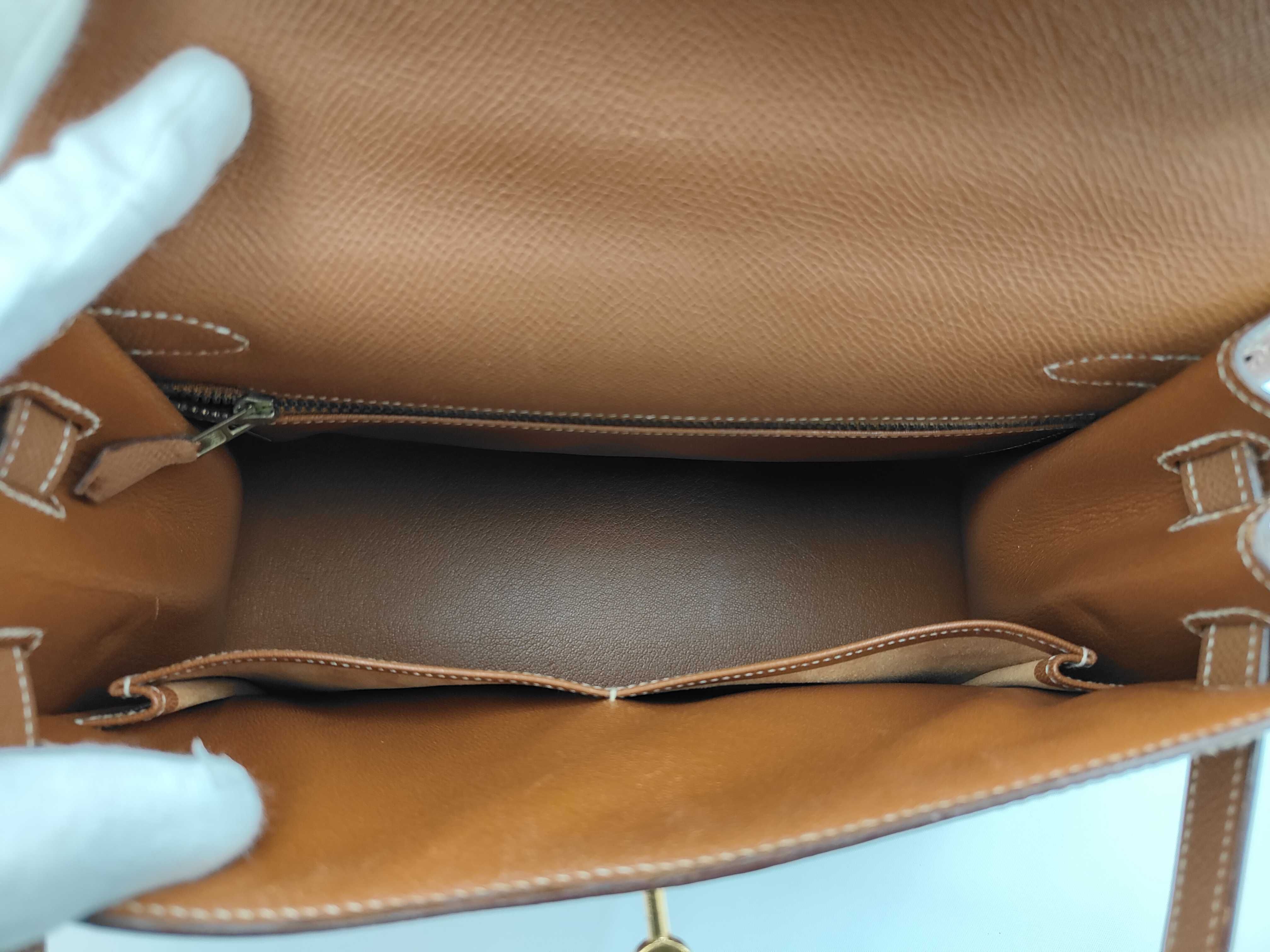Kelly 28 Epsom Leather Gold Hardware Handbag — view 9