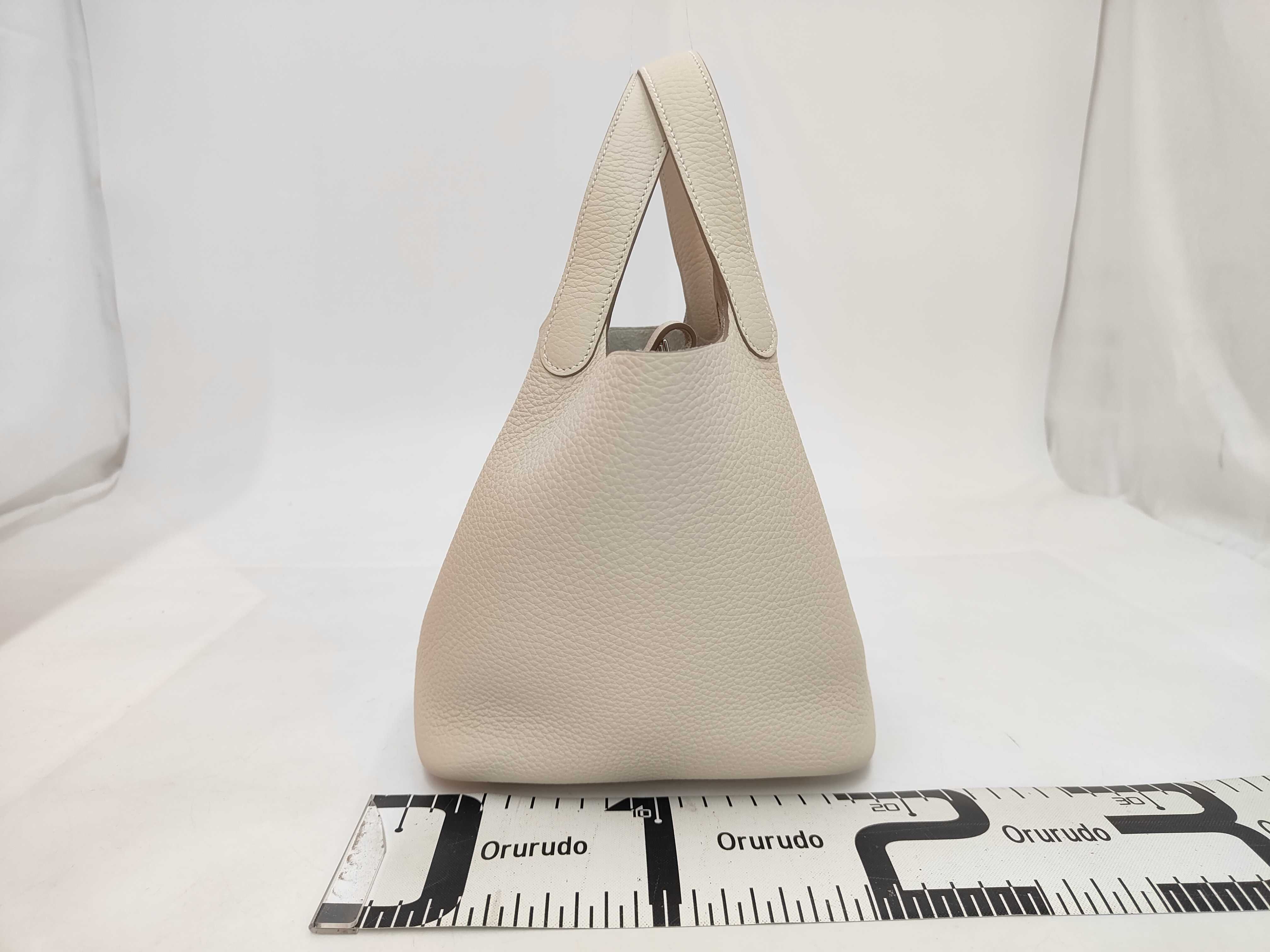 Picotin Lock 18 Craie Taurillon Clemence Leather Silver Hardware G Stamp Handbag — view 2
