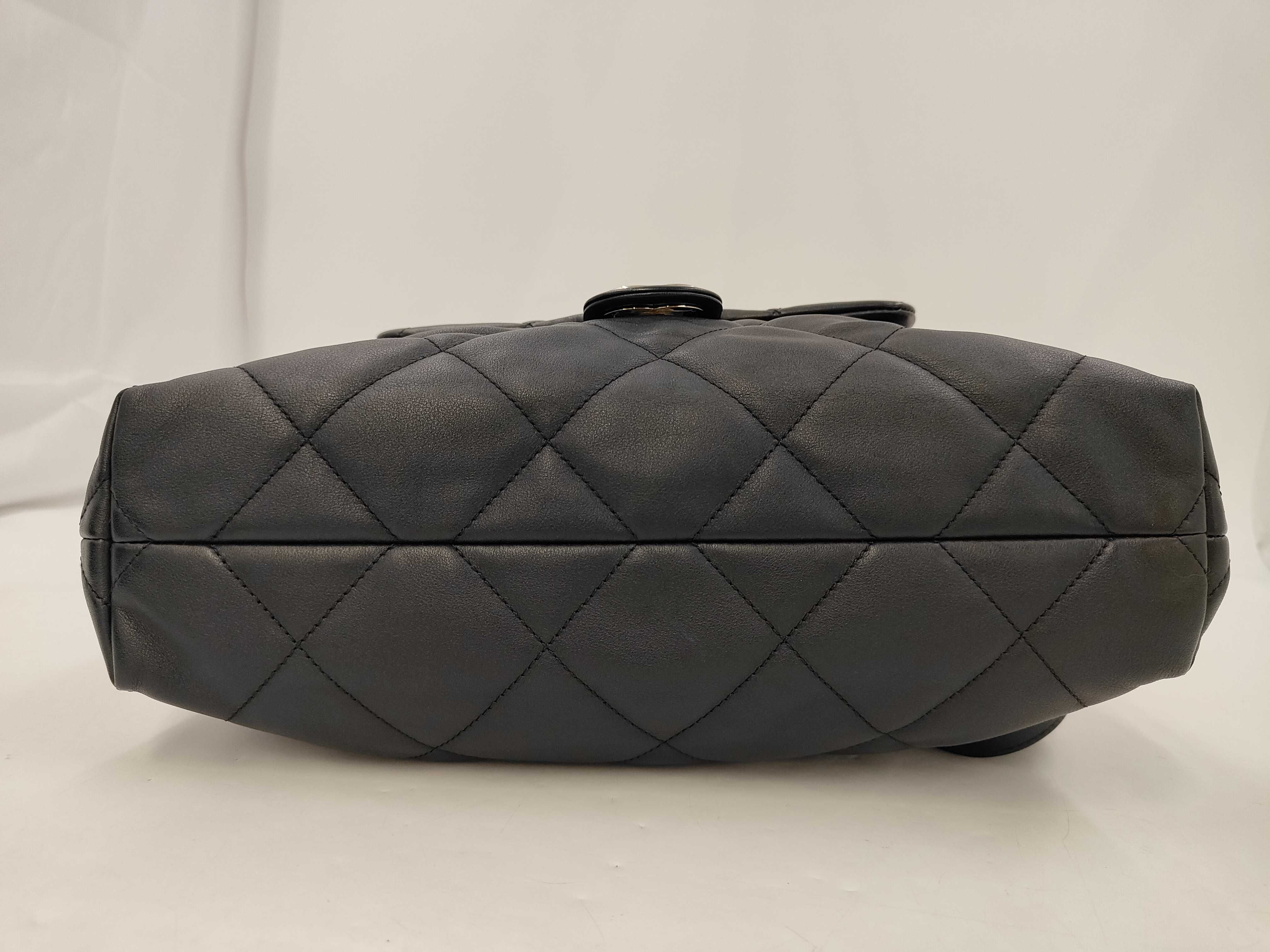 AS4359 Chain Tote Bag, Calfskin Tote Bag — view 3