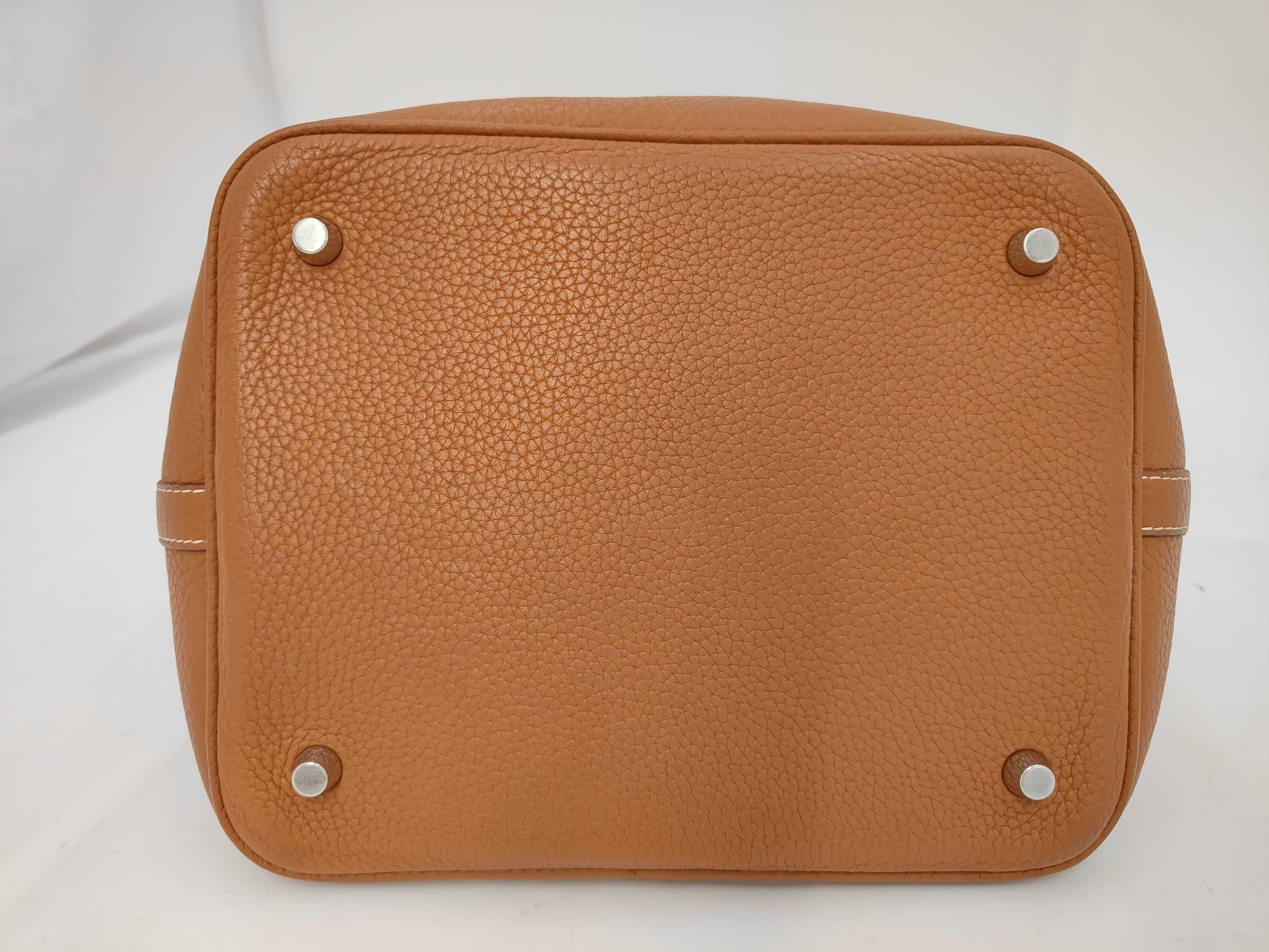 Picotin Lock MM Taurillon Clemence Gold Handbag — view 7