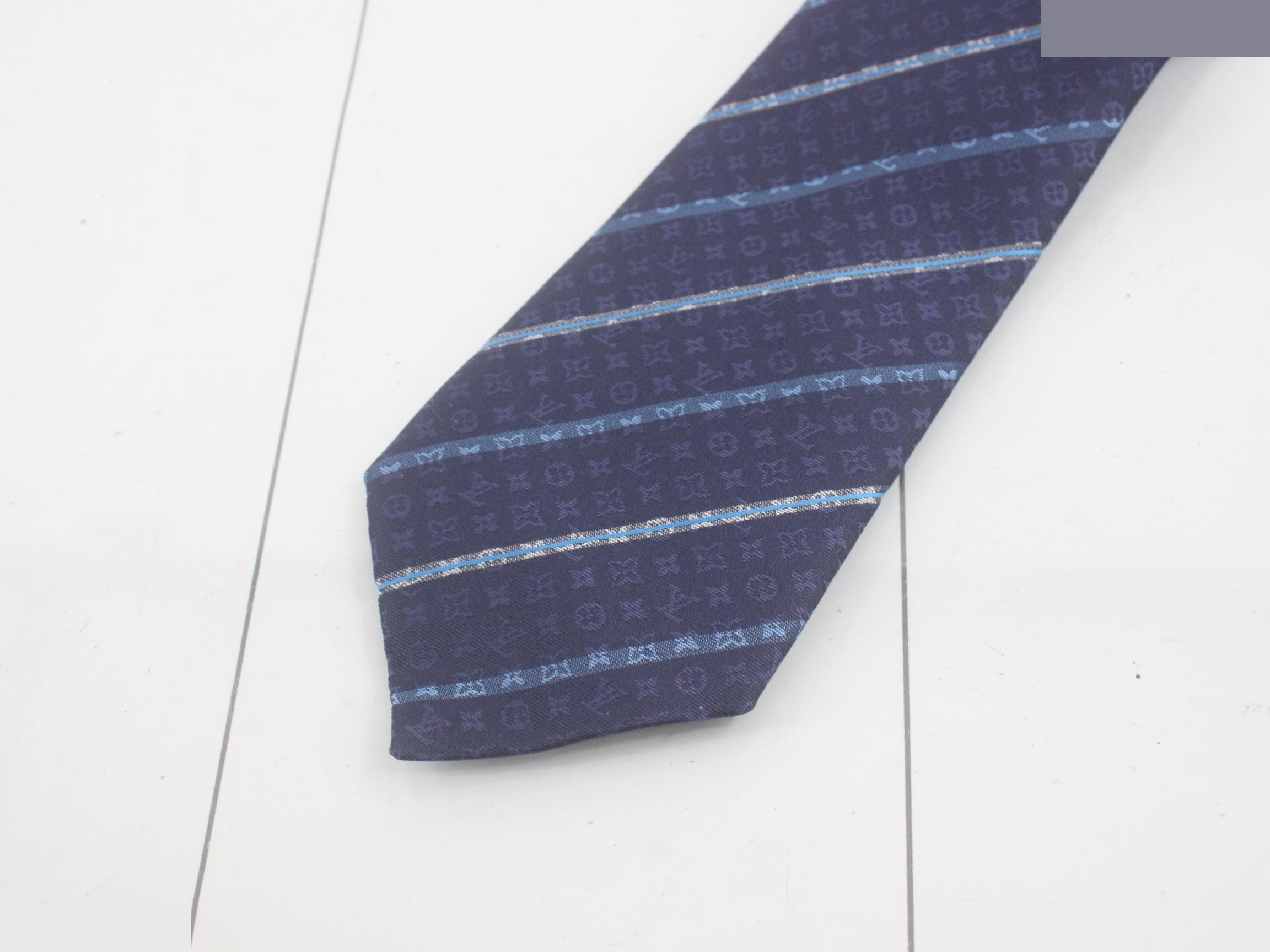 Lined Stripe Navy — view 3