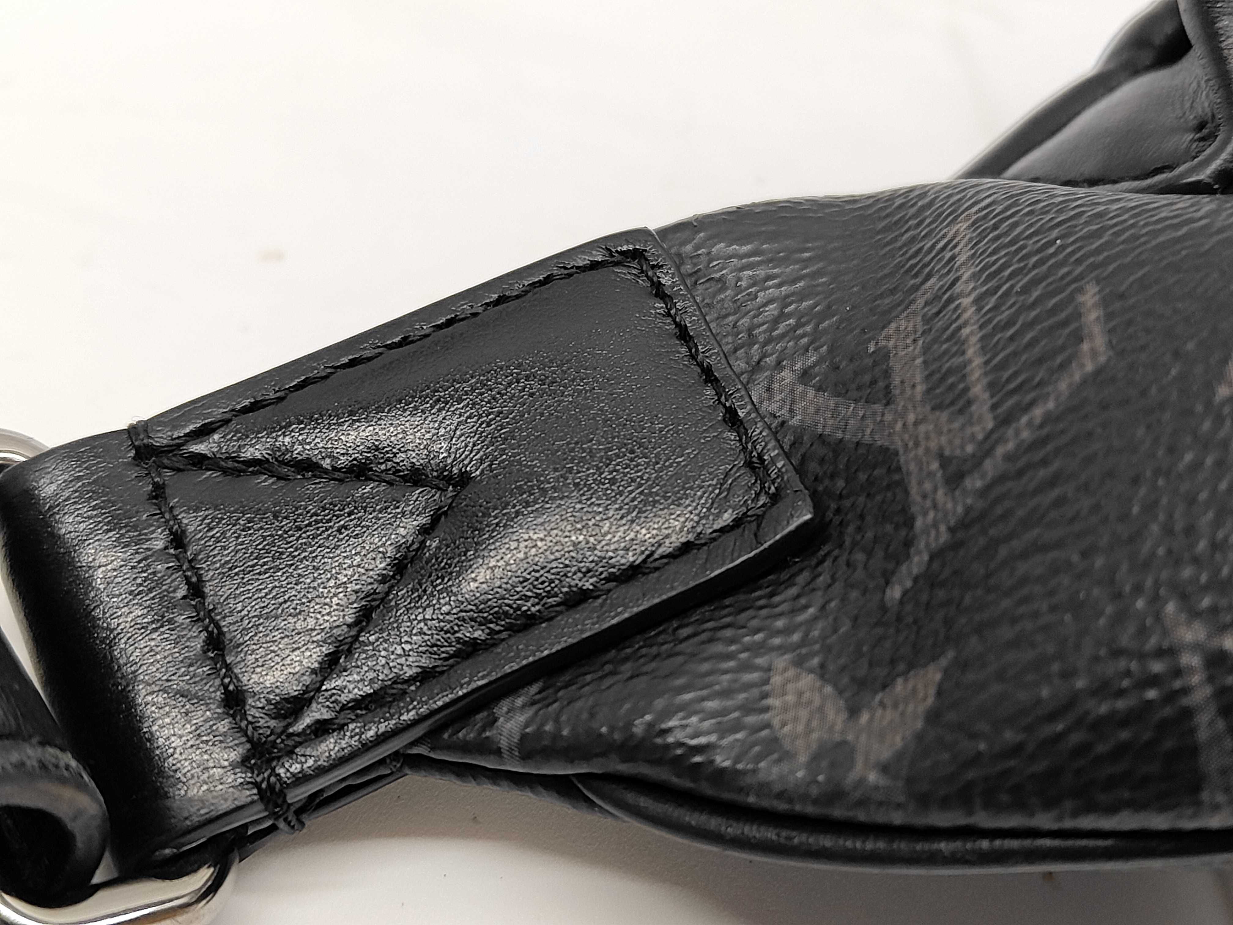 LV M44336 Monogram Discovery Bum Bag Waist Bag — view 4