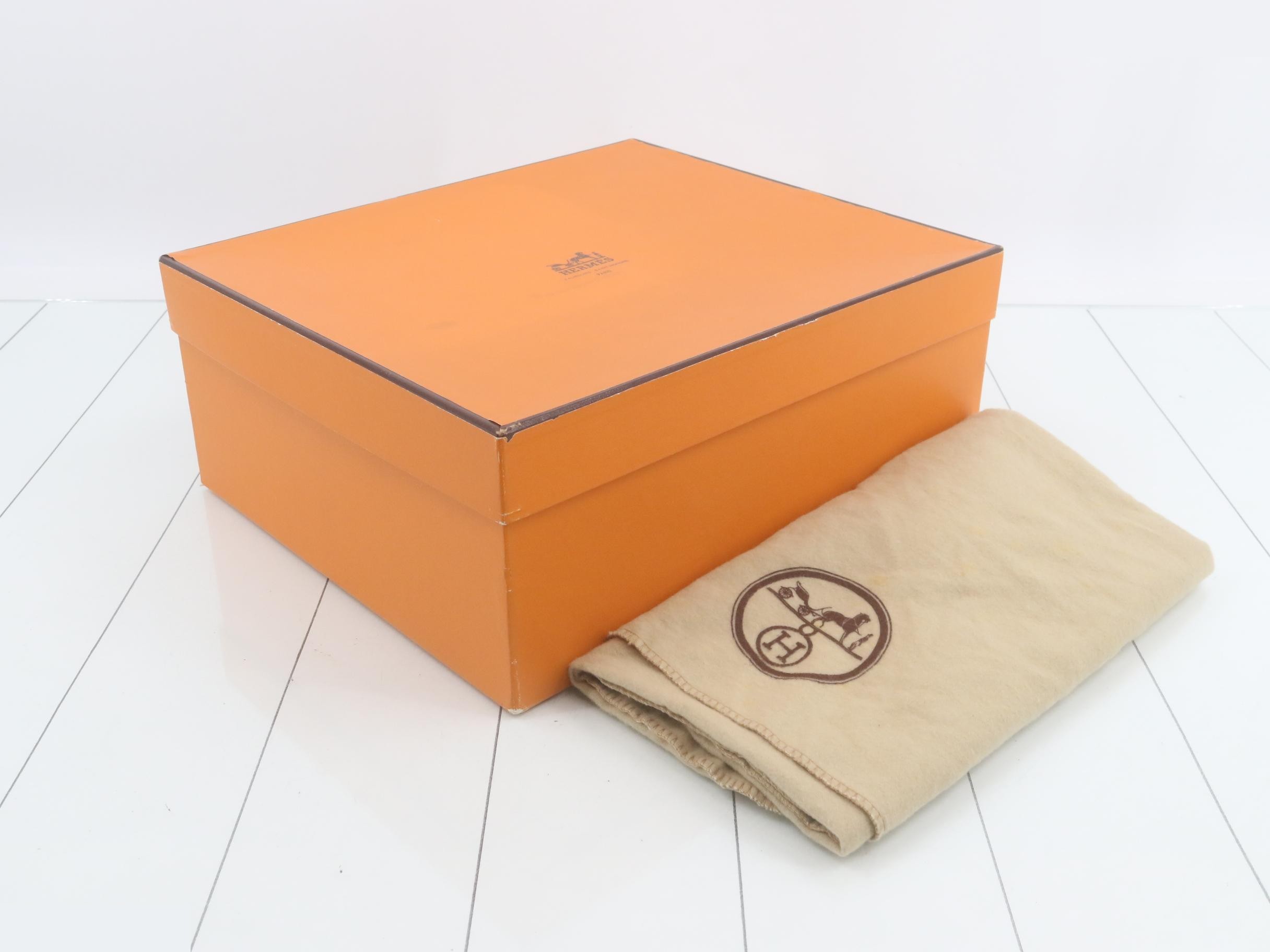 Drag 30 Leather Handbag, with G stamp — view 7
