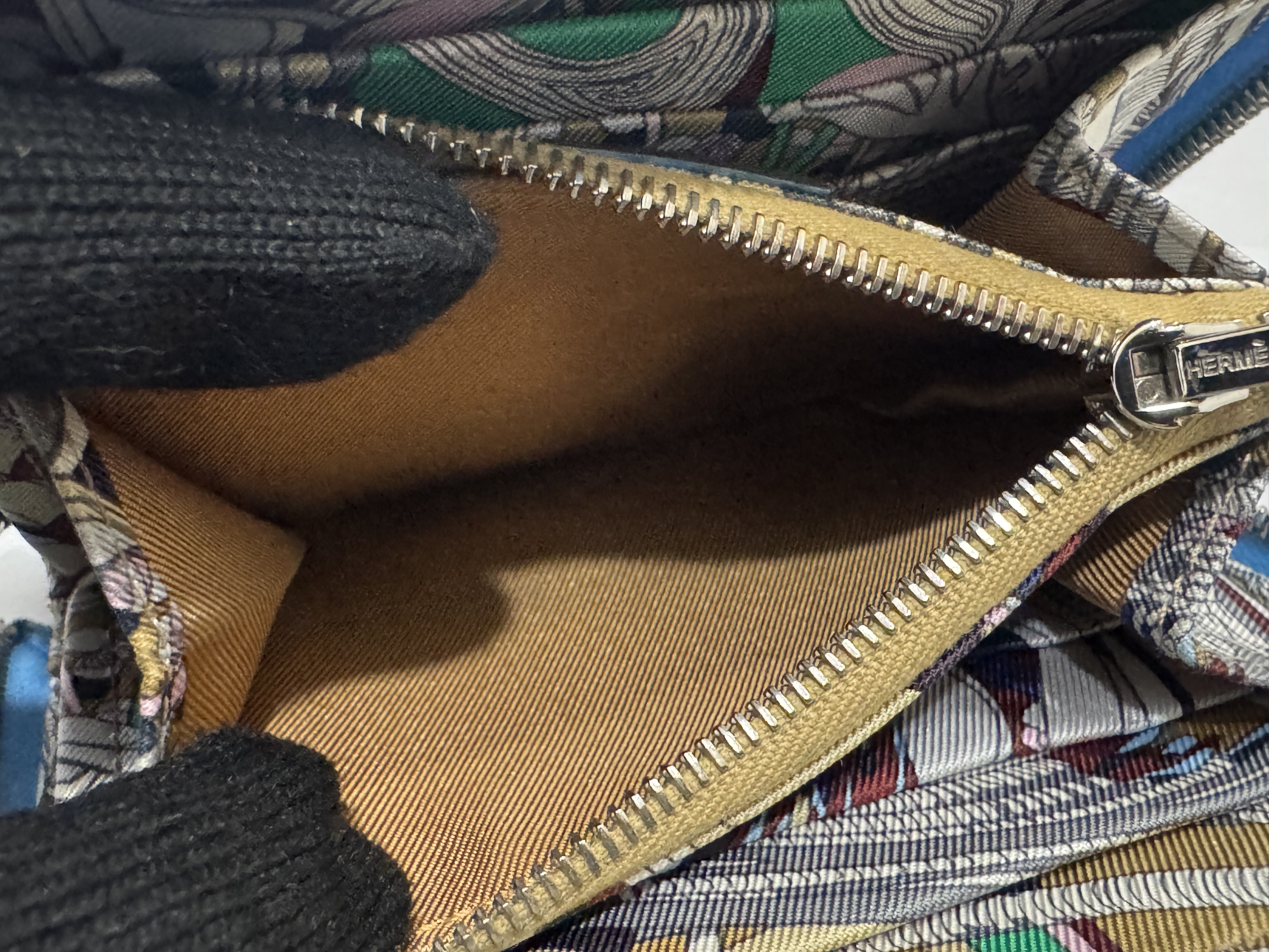 Azap Silk In Compact Wallet, Veau Epsom Leather, U-stamp — view 10